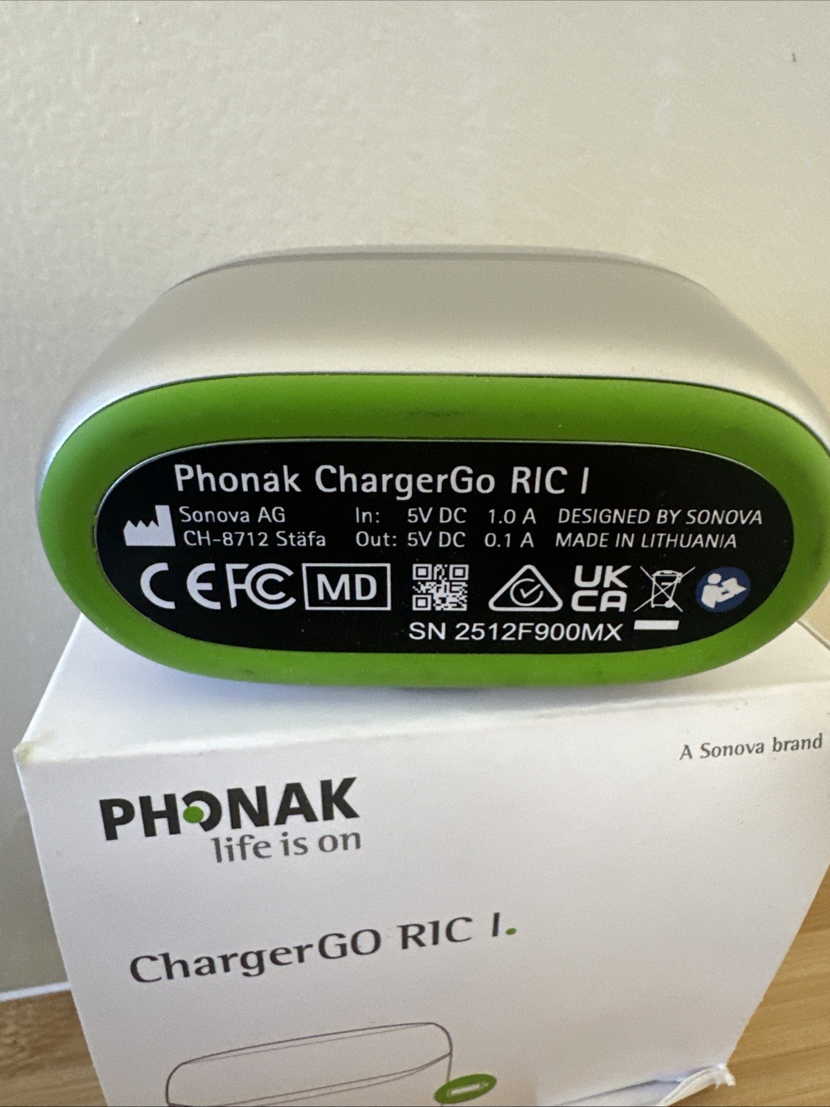 New Phonak ChargerGo RIC I Infinio with Power Cord & Wall Adapter