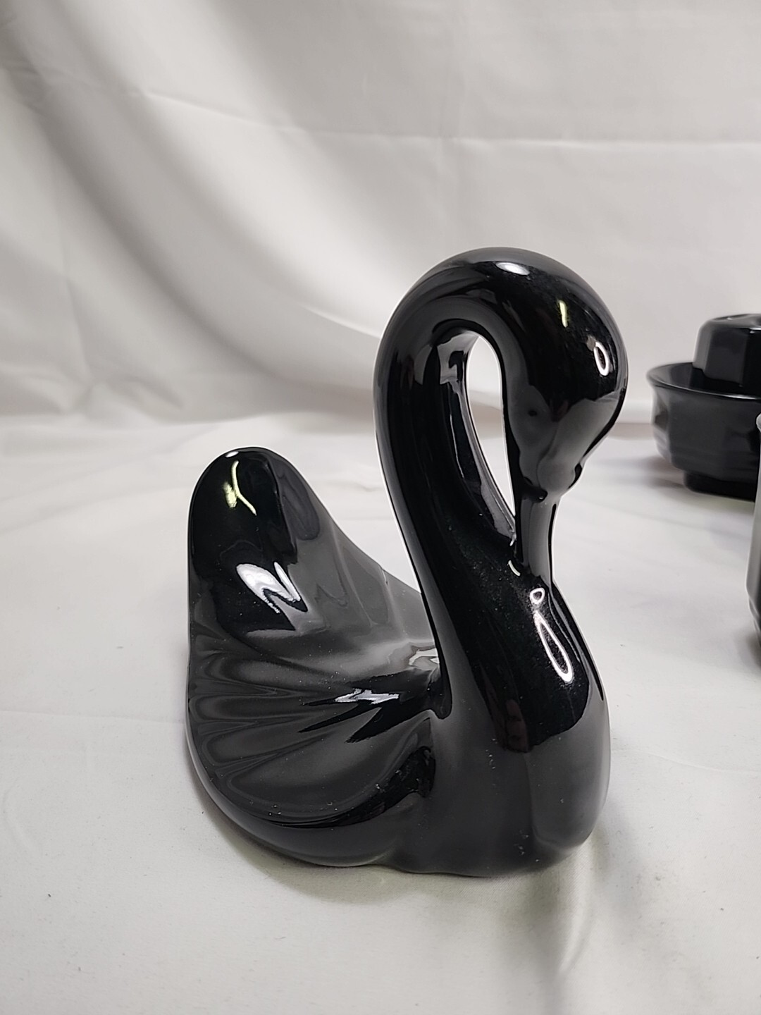 1980's Pfaltzgraff Swan Towel Holder Seashell Toothpaste Hand soap Bathroom Set