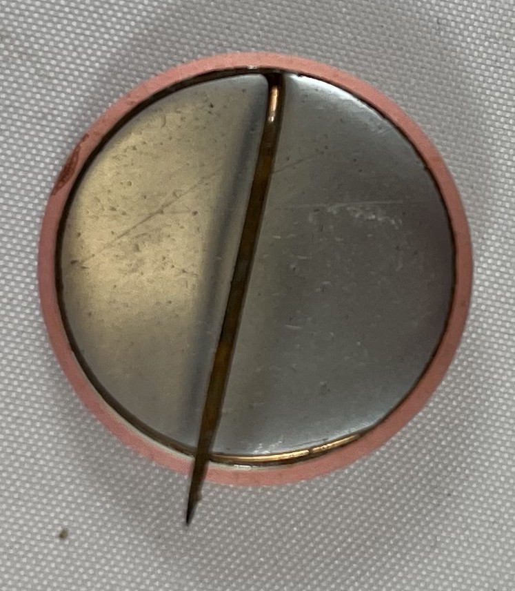 Baskin Robbins "I LOVE 31" ice cream dairy pin button