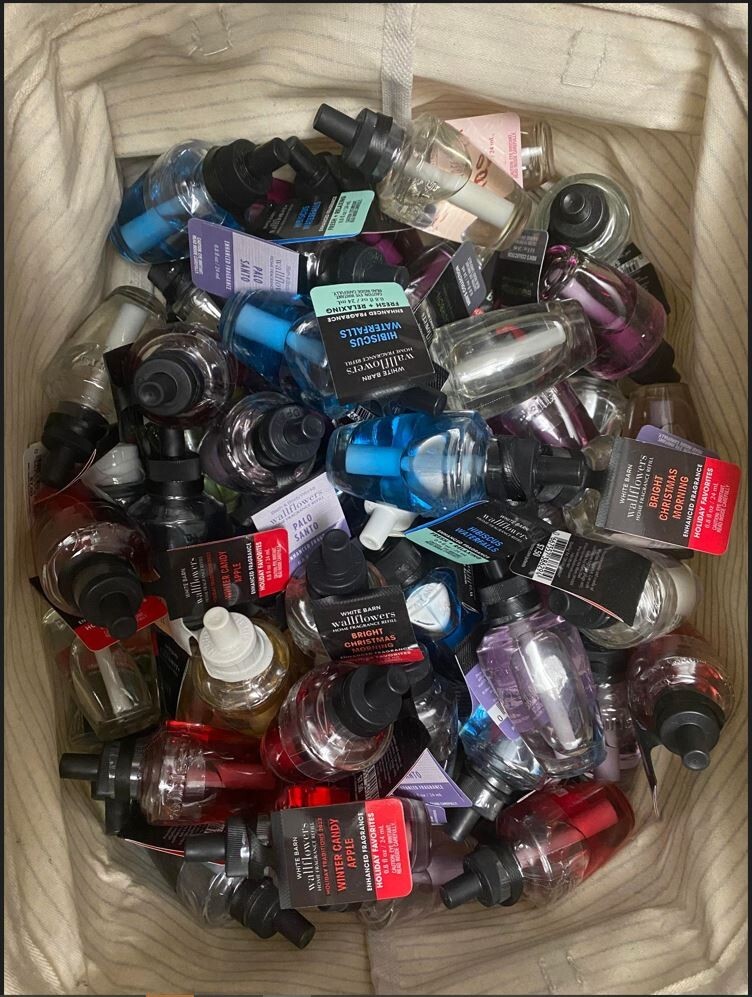 LOT OF 10 ASSORTED/ MIXED BATH & BODY WORKS WALLFLOWER REFILL BULB