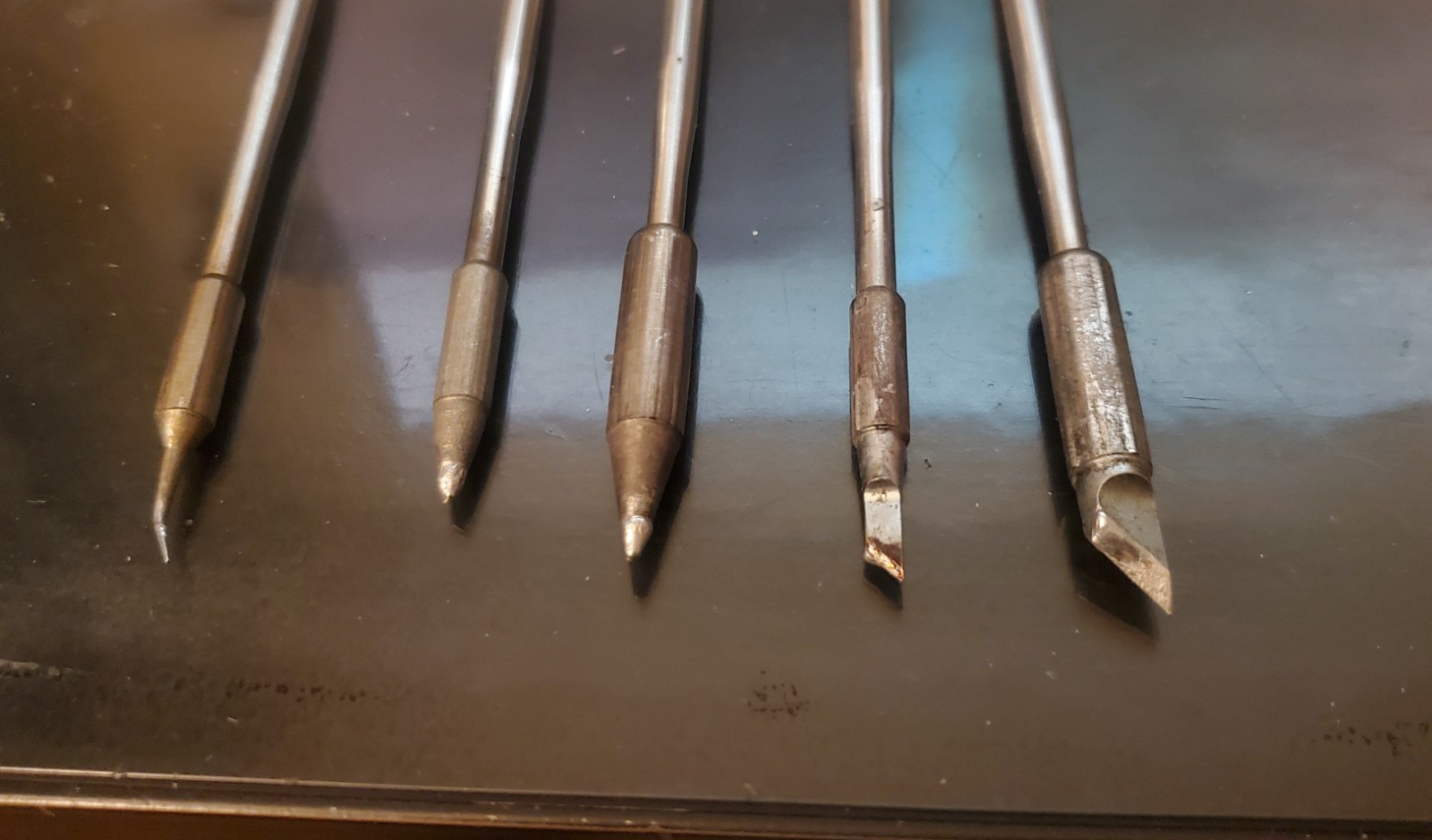 ATTEN ST-1509 Soldering station with 8 tweezer tips and 5 standard tips