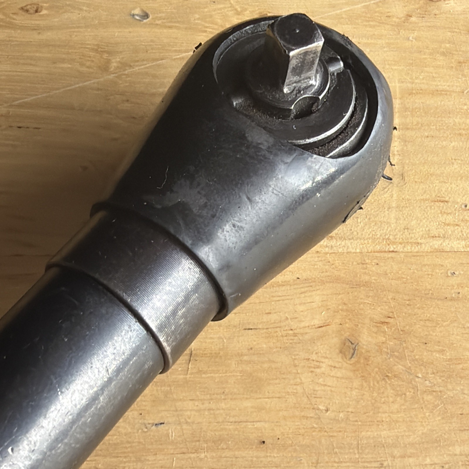 Snap On Tools Cordless Long Neck Ratchet 1/4" Drive Green W/ 1 Battery CTR717G