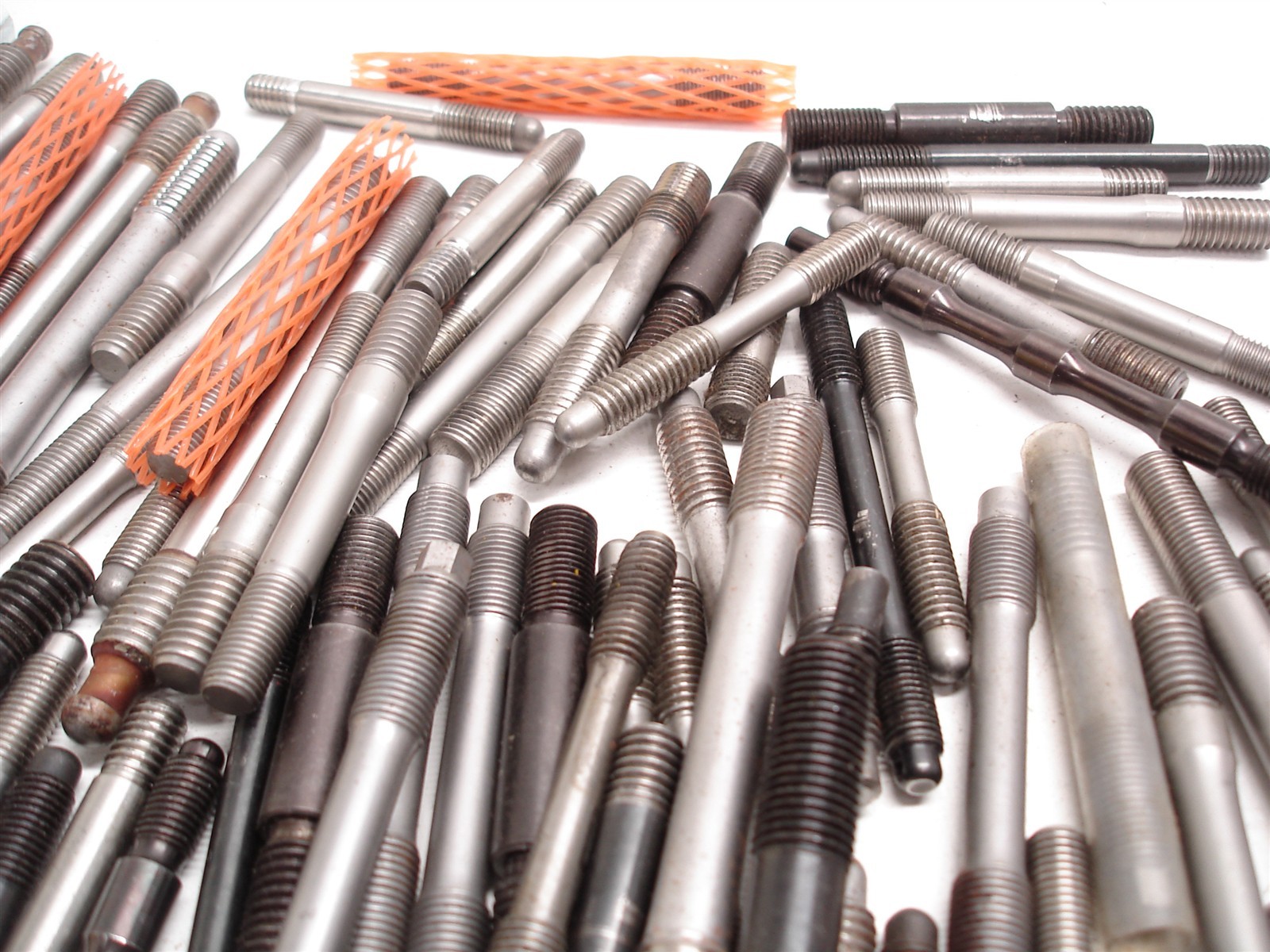 136 ARP / A1 TECHNOLOGIES BULK ASSORTED ENGINE STUDS 5/16"-1/2" HEAD MAIN CARB