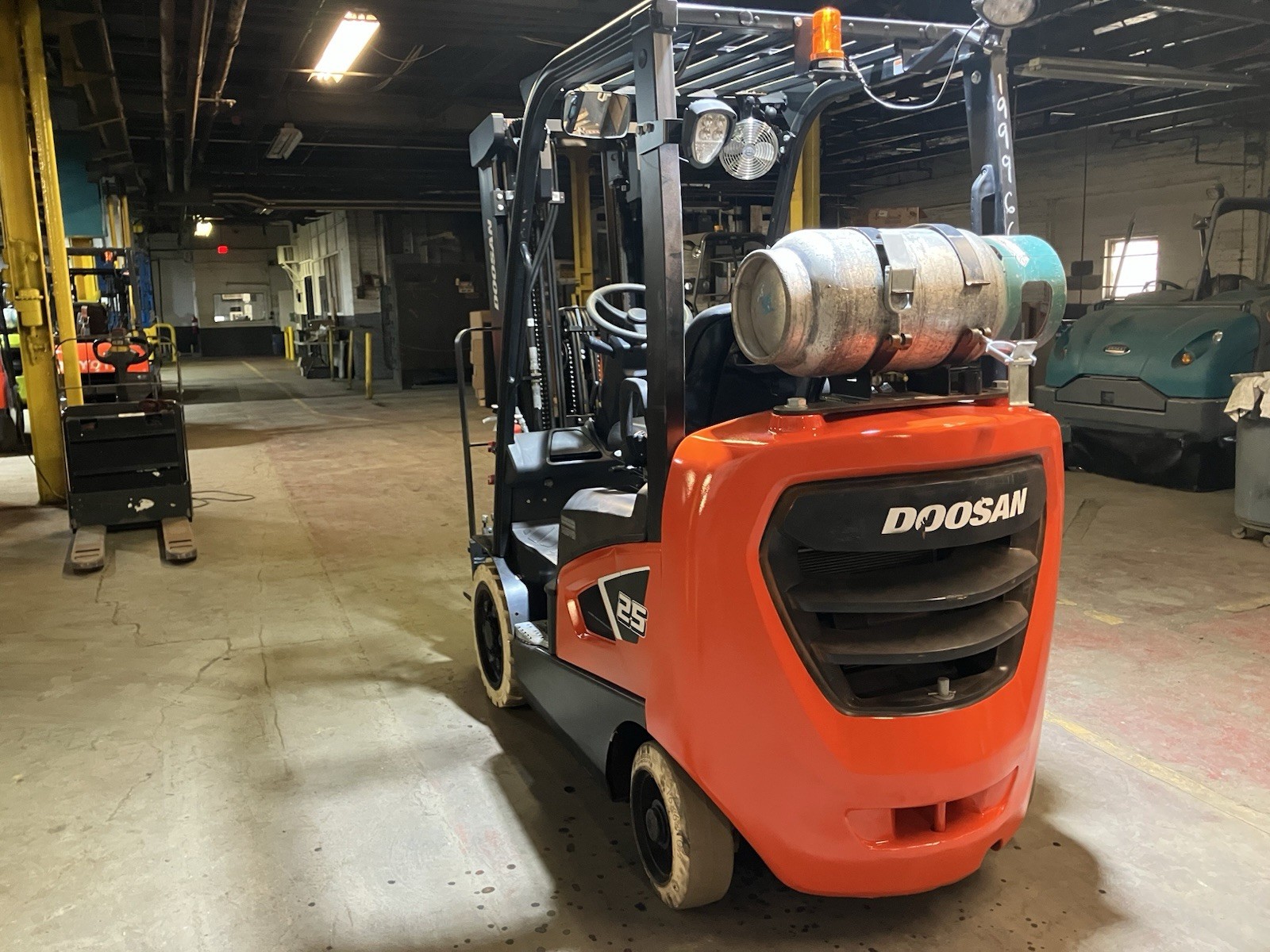 2023 Doosan 5000 LB Forklift With Side Shift and Triple Mast 4 Ways LPS Rated