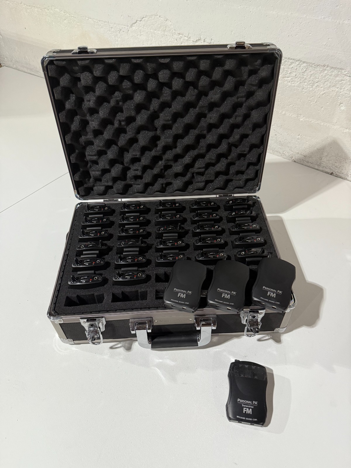 Lot of 30 Williams Personal PA Receiver Tour System R35-8 & 1 Transmitter T36