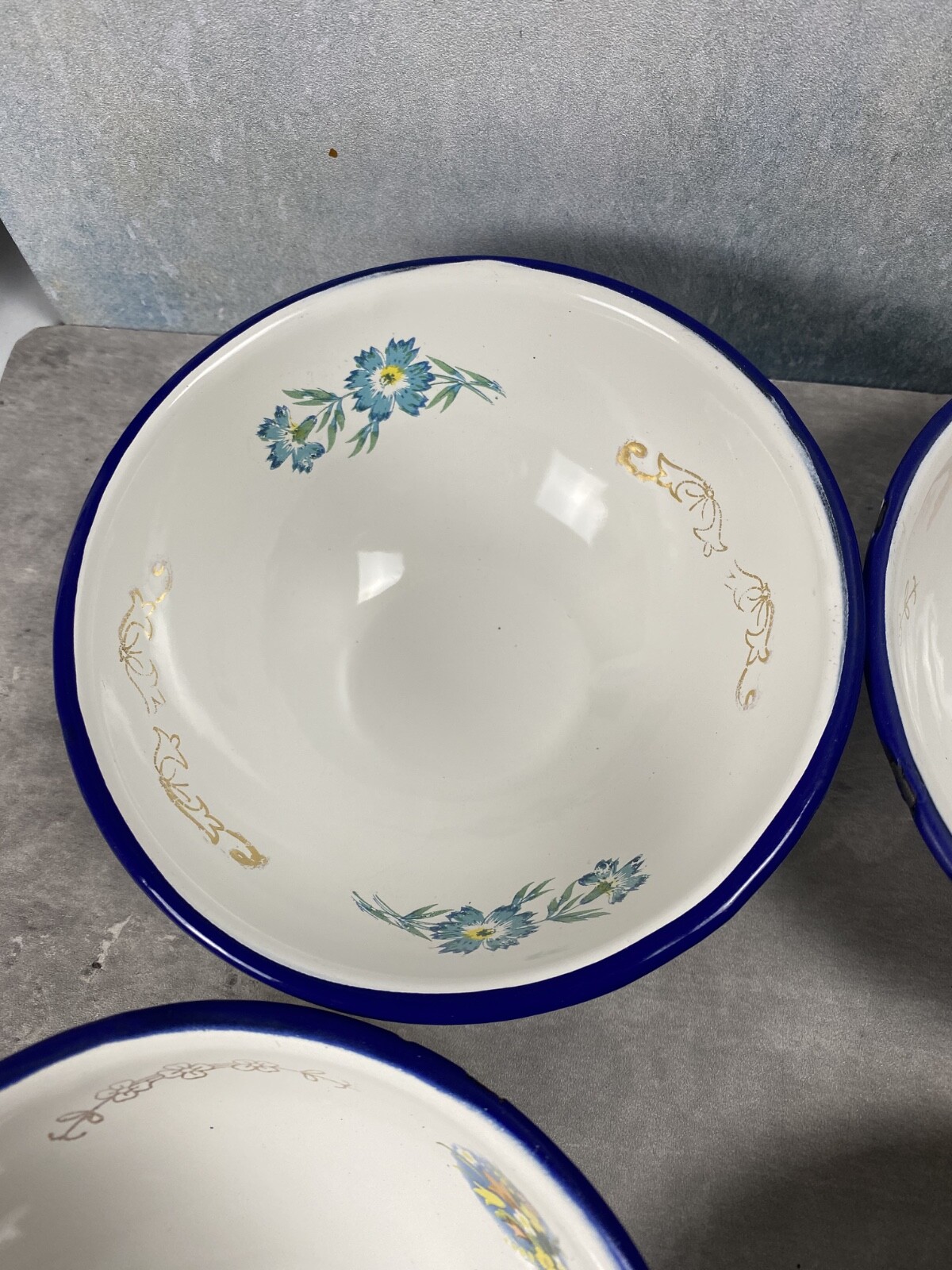 Vintage TrEs Enamelware Floral 6 Bowls Lot Camp Cottage Farmhouse Monterey MEX