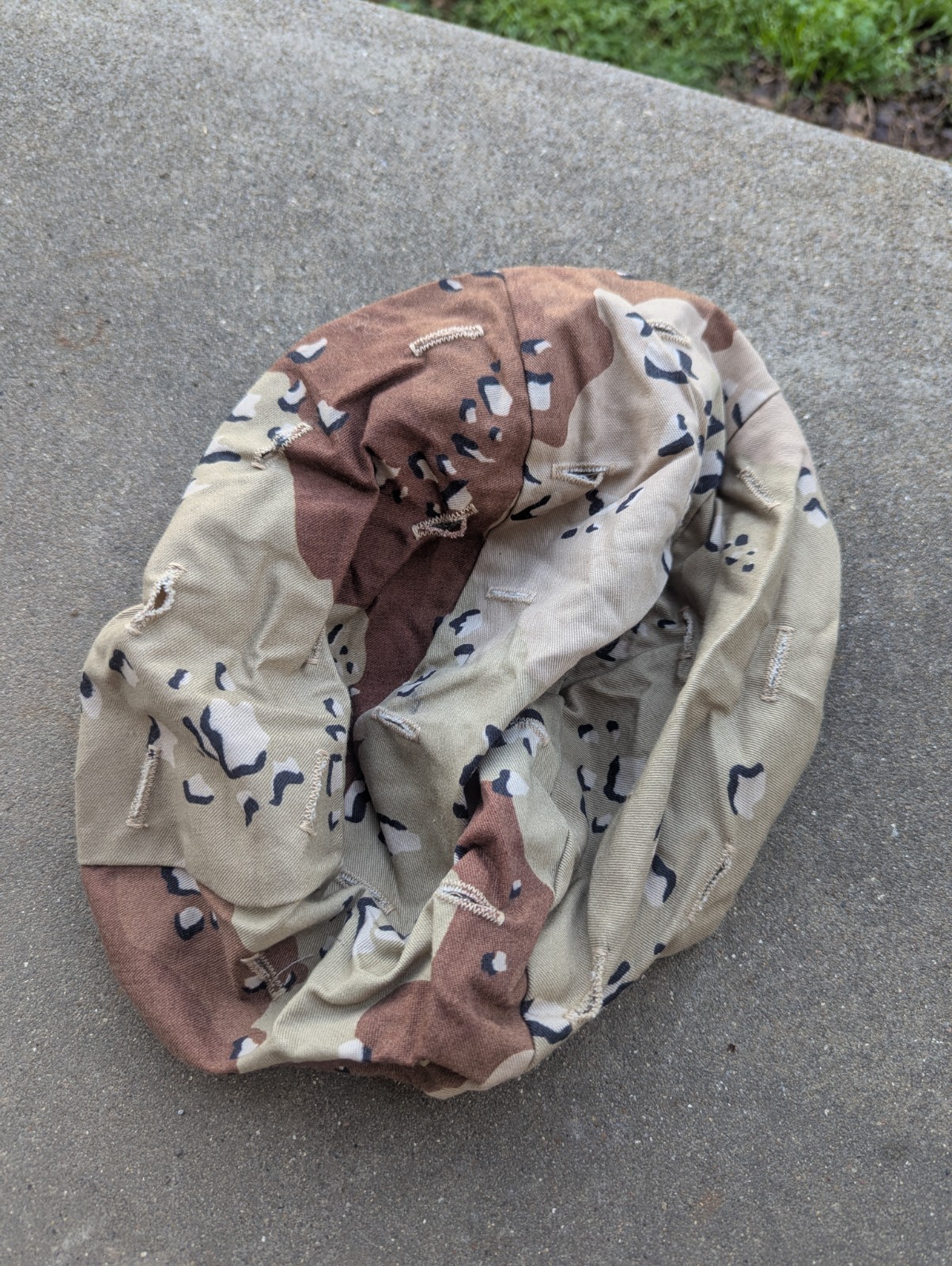 (1) NOS US chocolate chip desert camo helmet cover for PASGT. Medium / Large