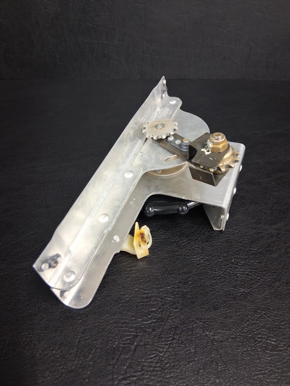 Cessna 177RG Rudder Trim Wheel w Indicator & Support PN: 1713269-6