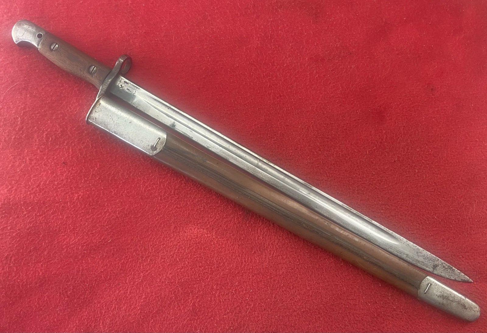 WWI English Pattern 1907 Bayonet & Leather Scabbard By Vickers 2-18