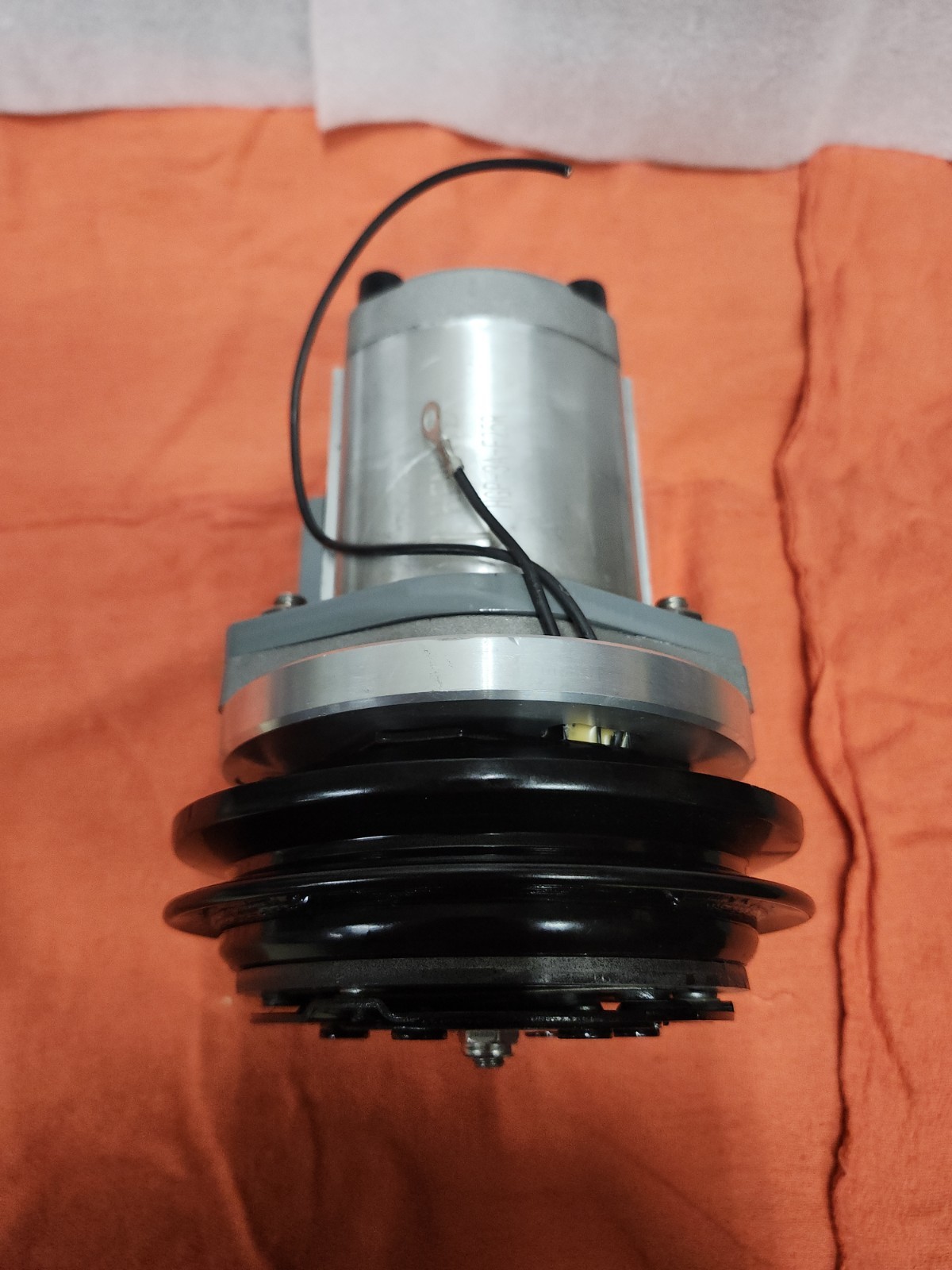 Hydraulic clutch pump electric salt spreader snowplow 12v coil Single V belt.