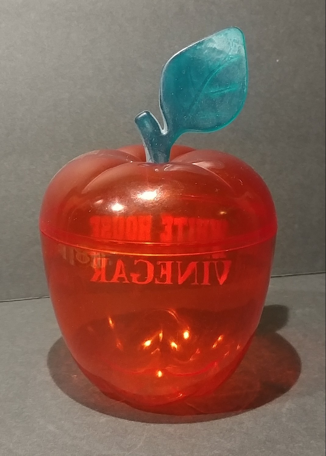 WHITE HOUSE VINEGAR APPLE DISPLAY, (5 1/2" ) TALL, FREE SHIPPING !!