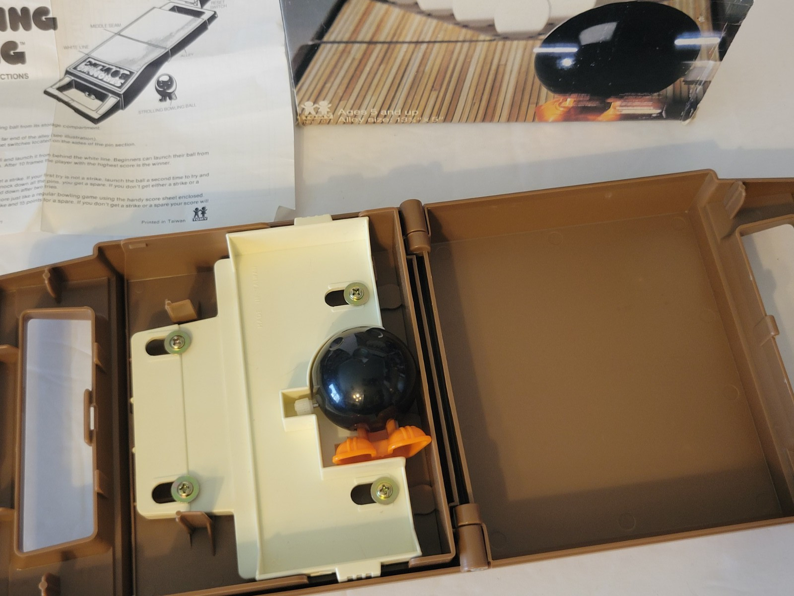 VINTAGE 1980s TOMY WIND UP STROLLING BOWLING GAME WITH BOX WORKING