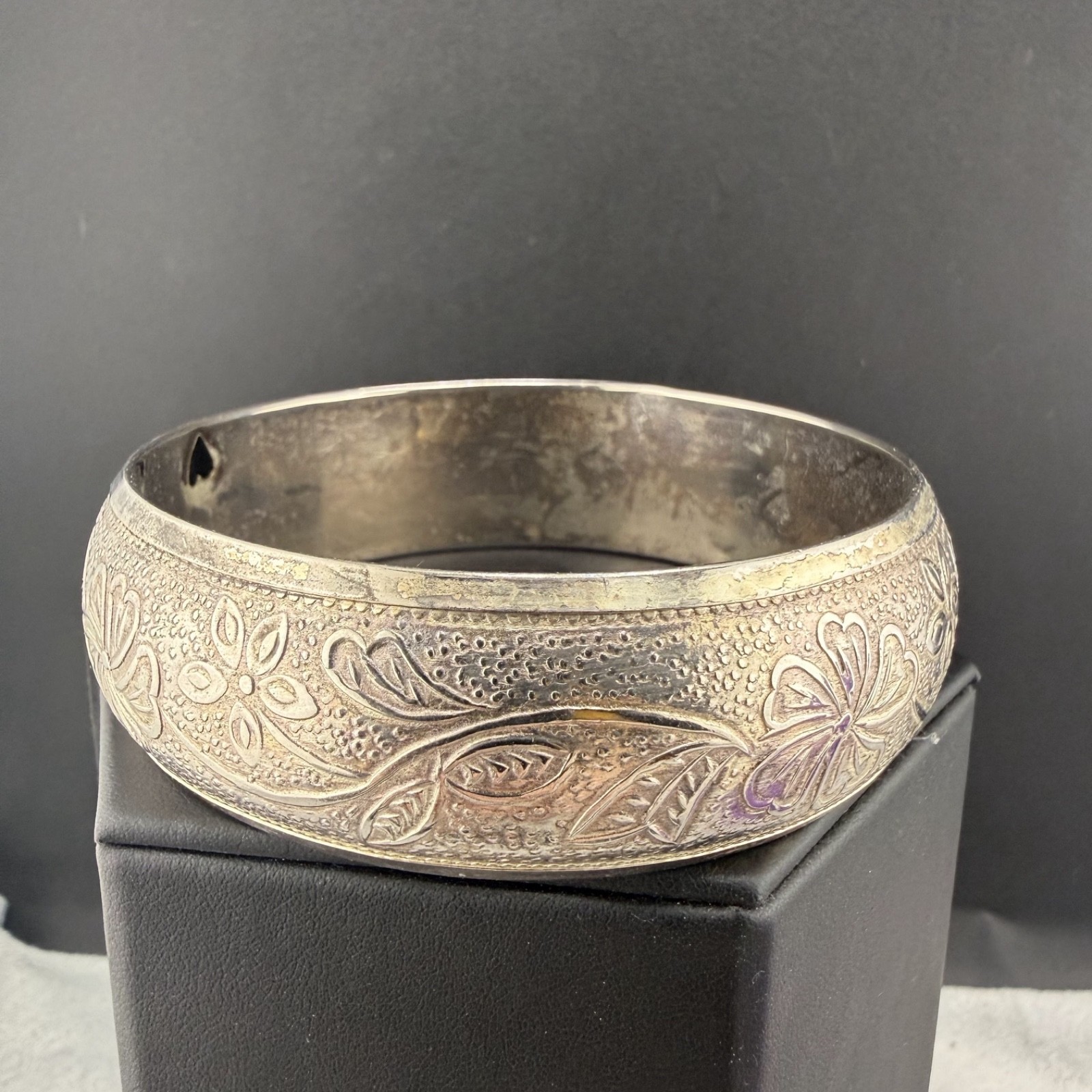 Vintage Bangle Bracelet Silver Tone Embossed 9”