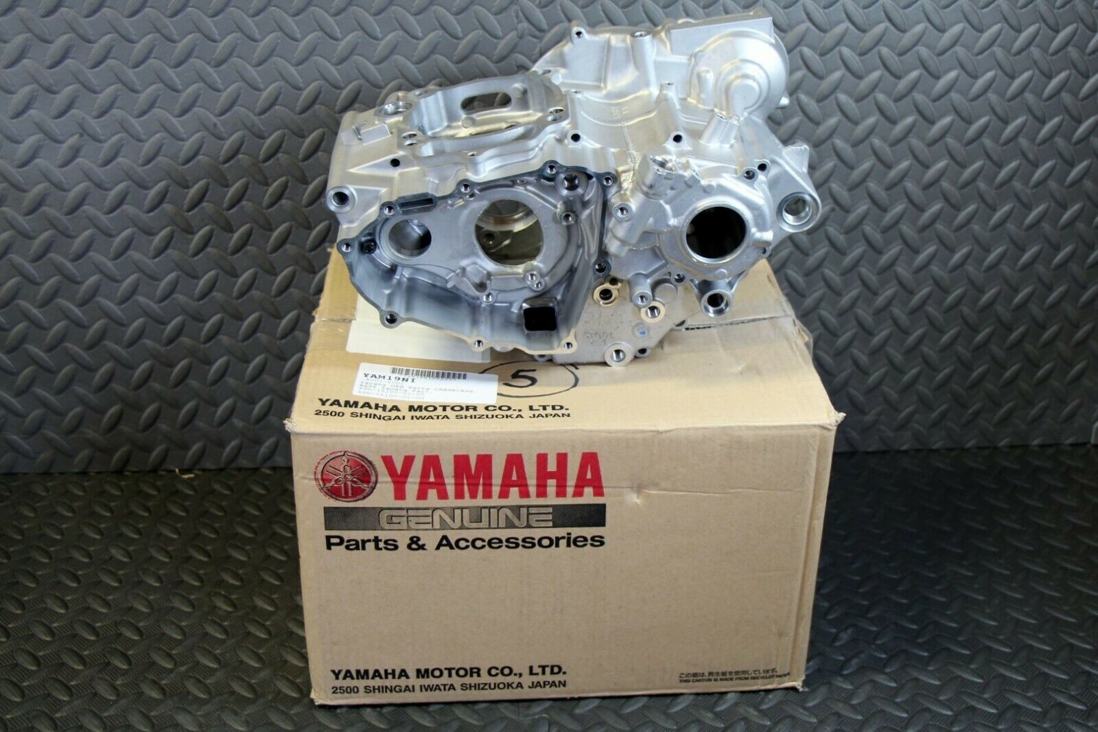 NEW YAMAHA YFZ450 YFZ 450 ENGINE LEFT RIGHT CENTER CASES CASE YFZ 450 2004 2005