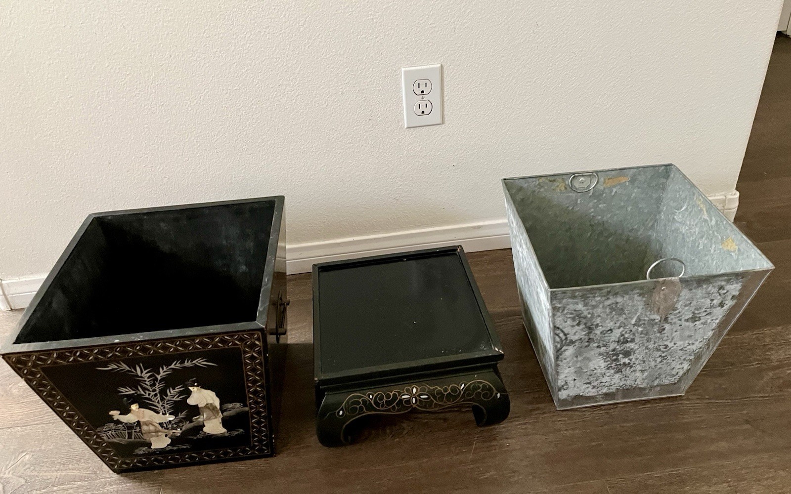 Chinese Black Lacquer Planter/bin/trash Can With Mother-of-pearl Figures 17”