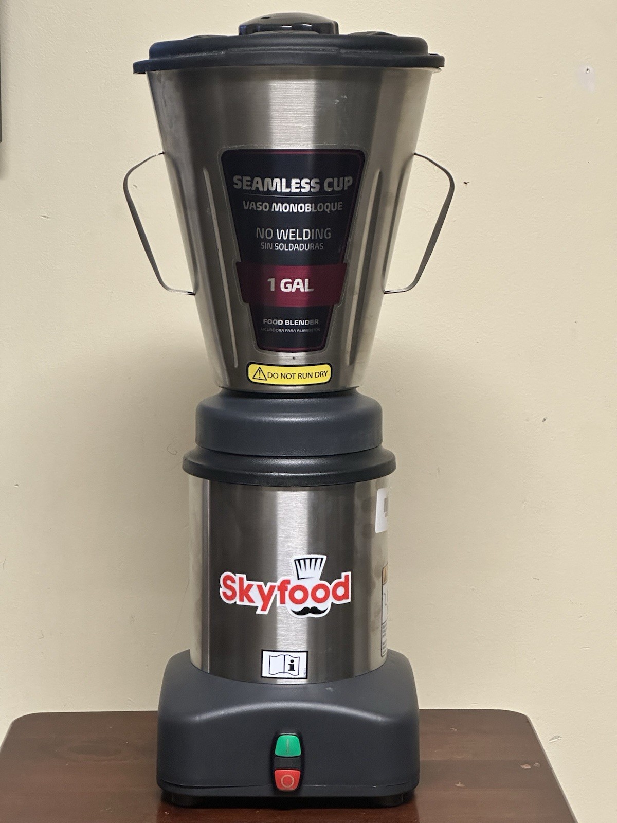 Skyfood LAR-4MBSE 1-Gallon Commercial Countertop Food Blender 120V Heavy Duty