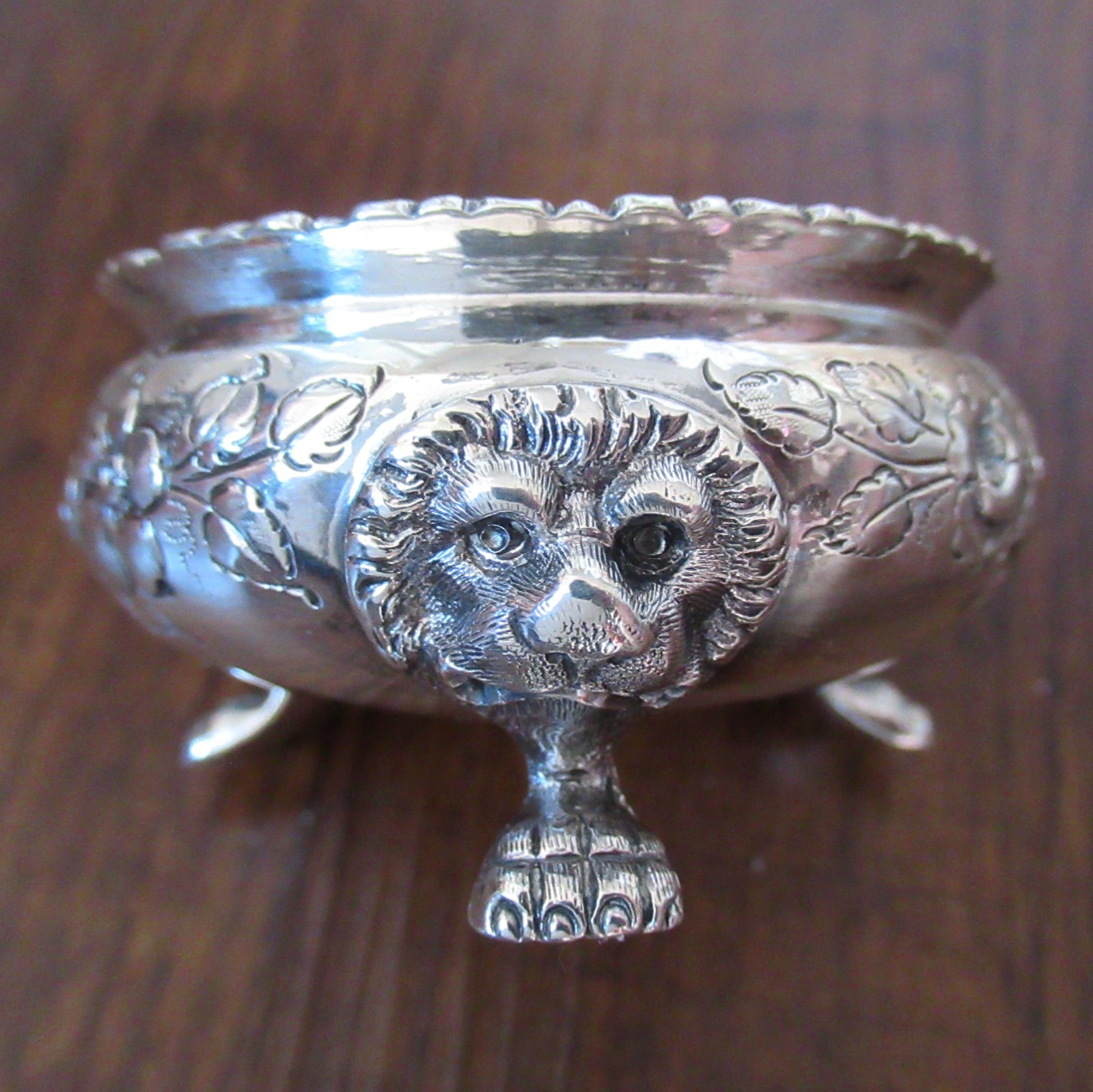Antique Mappin & Webb Sterling Silver Salt Cellar 3 Footed Lions Head Floral 925