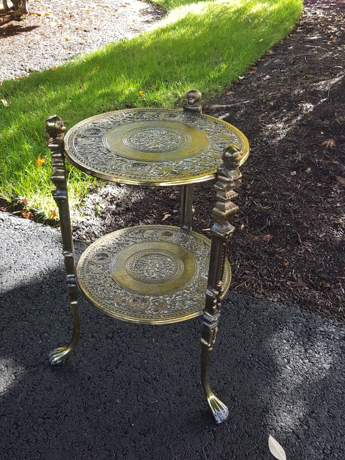 Vintage midcentury Moroccan gold gilt metal drinks table accent 2 tier 7184