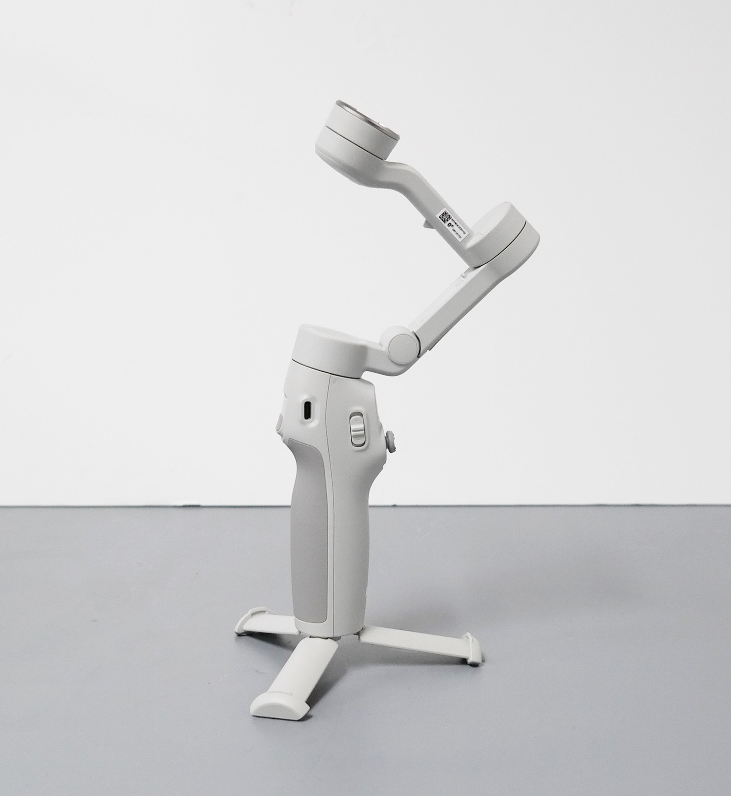 DJI Osmo Mobile 7 Gimbal Stabilizer for iPhone, Android, Built-in Tripod