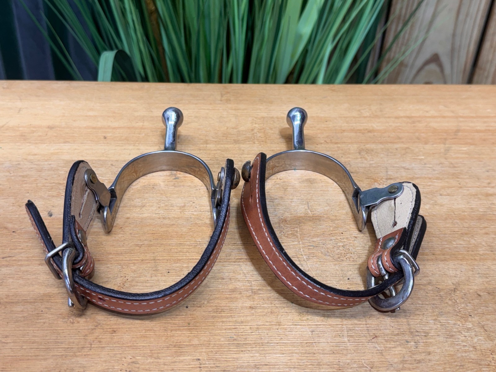 Ladies / Youth Short Shank BALL END Western Spurs w Light Oil Leather Straps