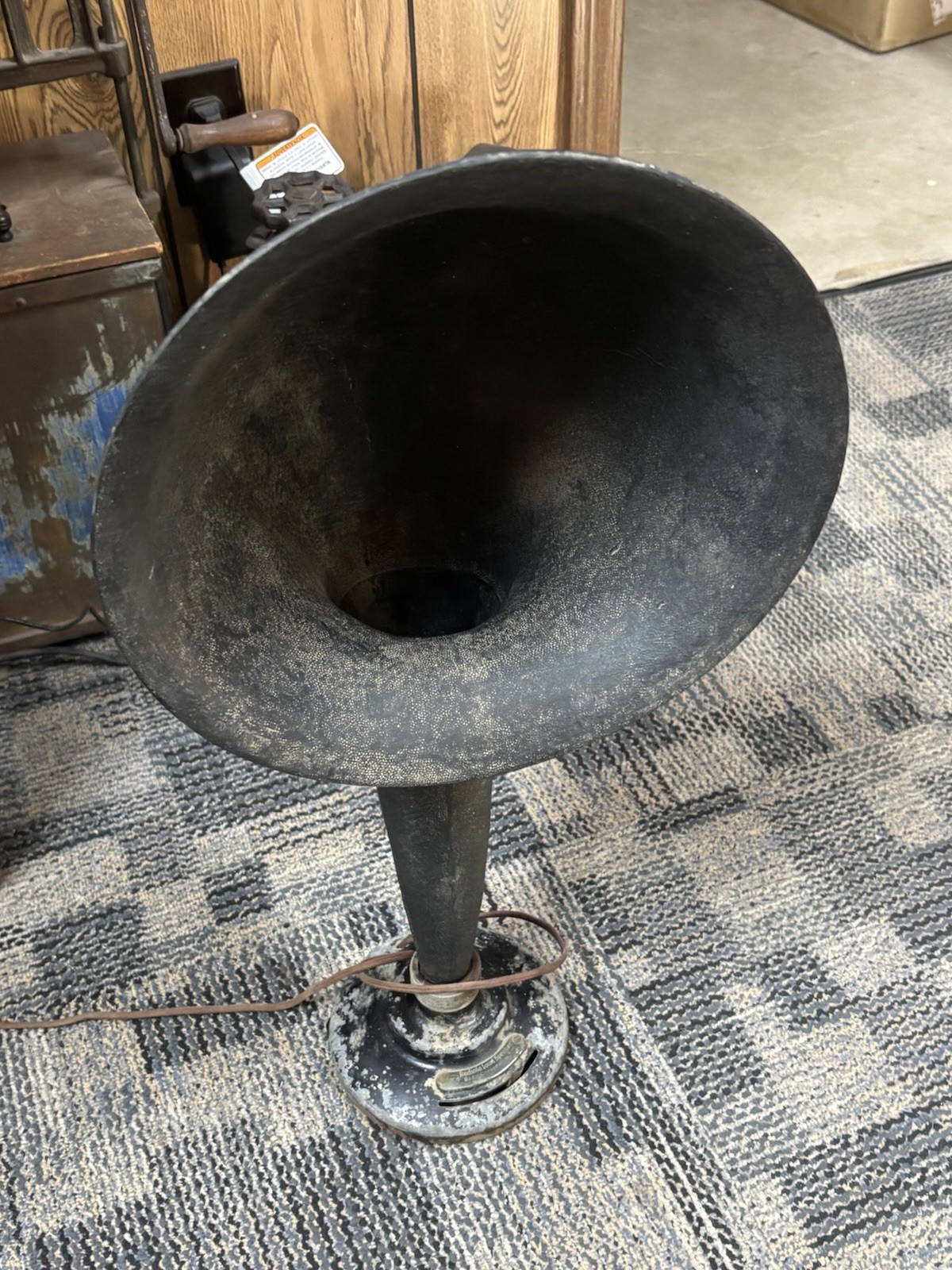 Vintage Radiola RCA Loud Speaker Model UZ-1325 – Untested – 25” Display only?