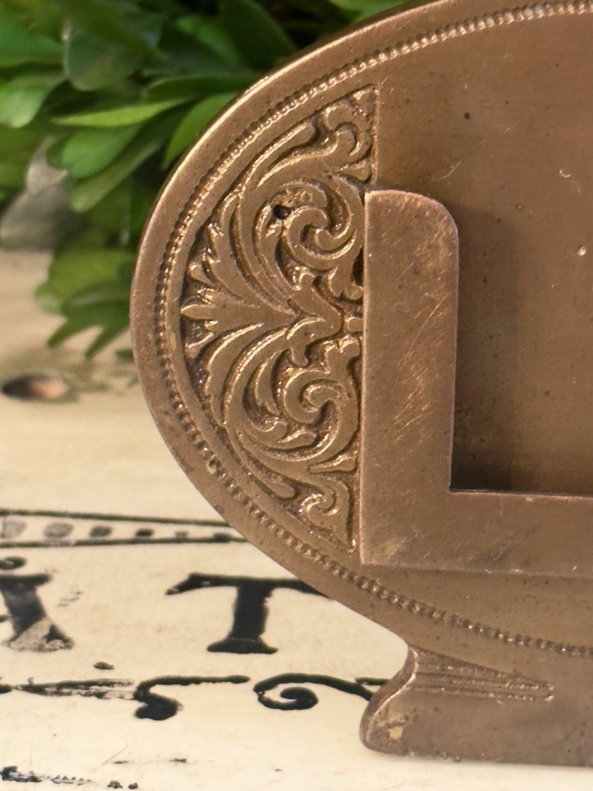 VTG Brass Plated Oval Shape Ornate Engraved Business Card Holder/Desk Accessory