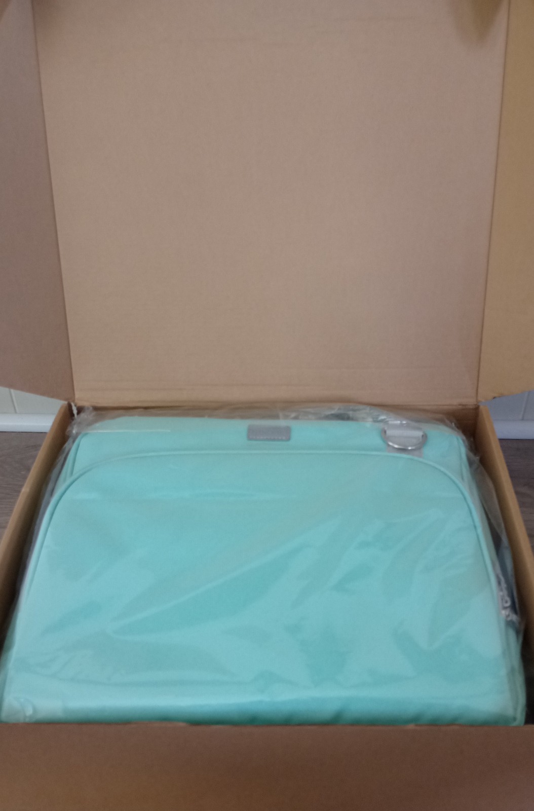 3-Inch D-Ring Zipper Binder With Shoulder Strap, 700 Sheets Capacity Mint Green
