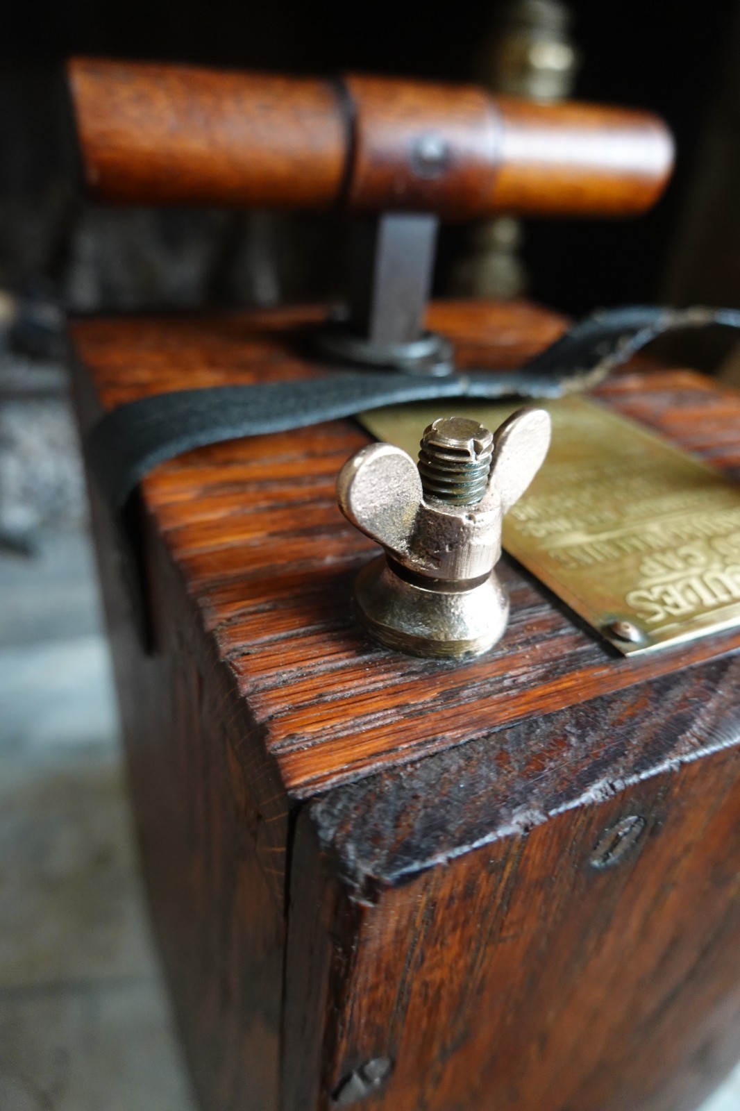 Antique "HERCULES" 30 CAP BLASTING MACHINE Dynamite Detonator Plunger Box