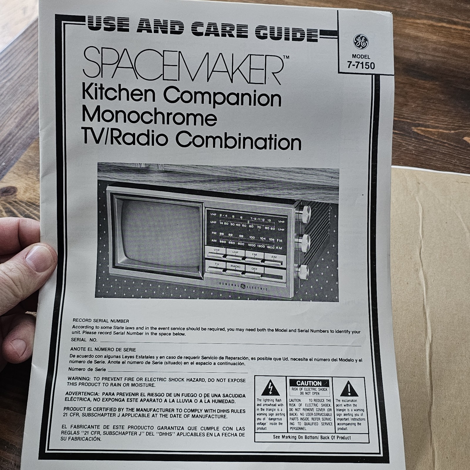 Spacemaker Kitchen Companion GE TV/Radio 5” B&W FM/AM 7-7150 Original Box Clean
