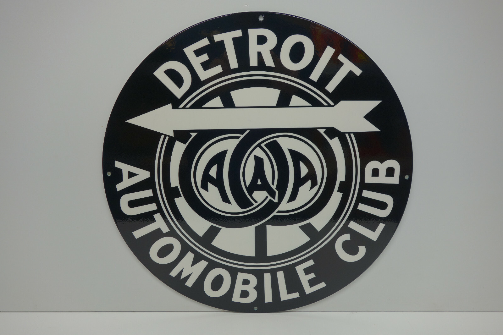DETROIT AUTOMOBILE CLUB MEDALLION SIGN. LARGE 16 INCHES IN DIAMETER