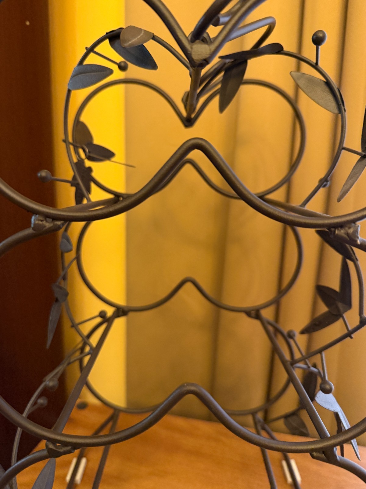 "My Gift" 6 bottle metal wine rack in brown