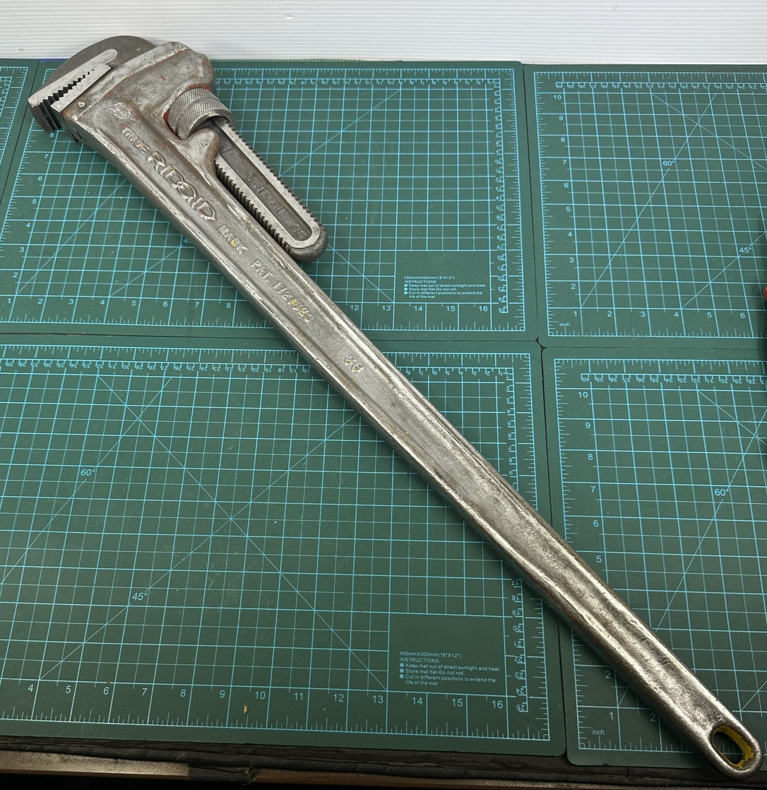 RIDGID 36 In Heavy Duty Pipe Wrench Adjustable Cast Iron Silver Made In USA