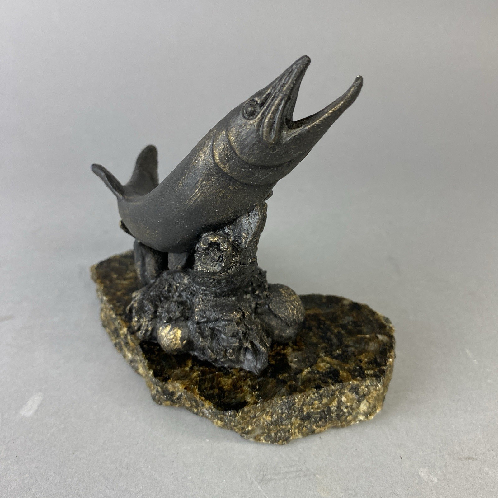 Vintage Metal Bronze Muskie Pike Leaping Jumping Fish Sculpture