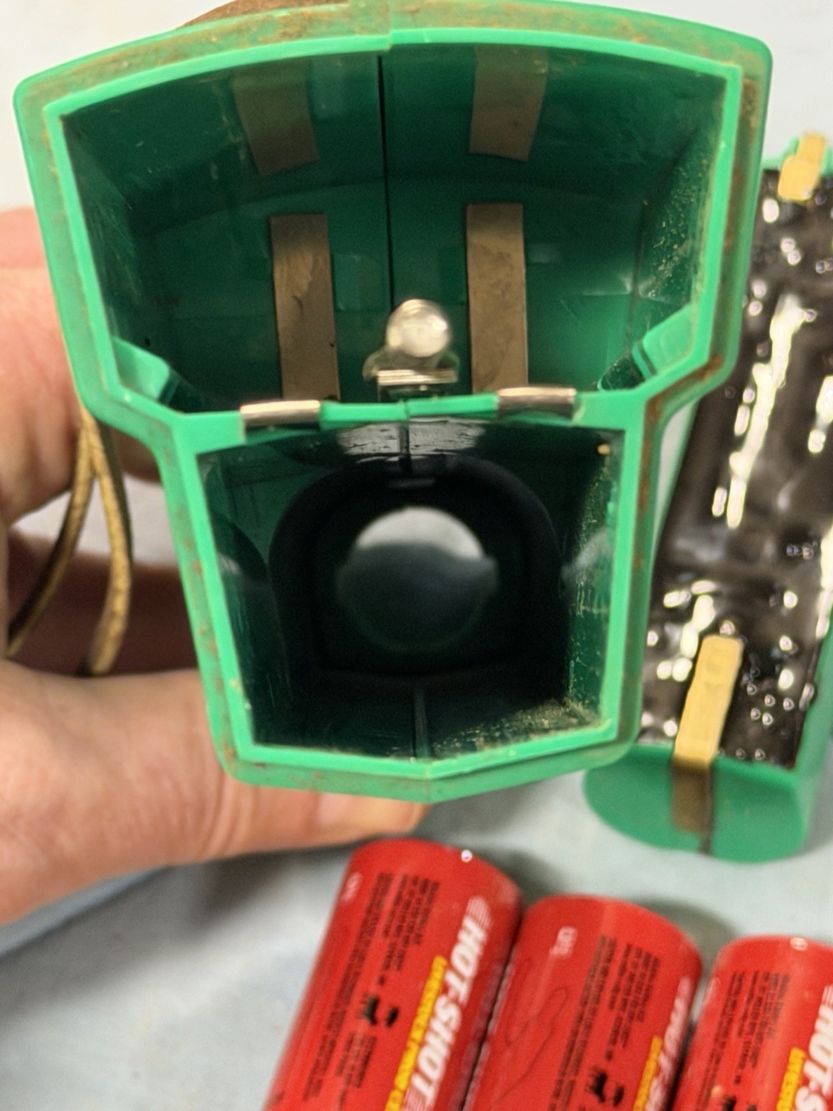 Hot-Shot The Green One Electric Livestock Prod HS2000 6xC Batteries TESTED WORKS