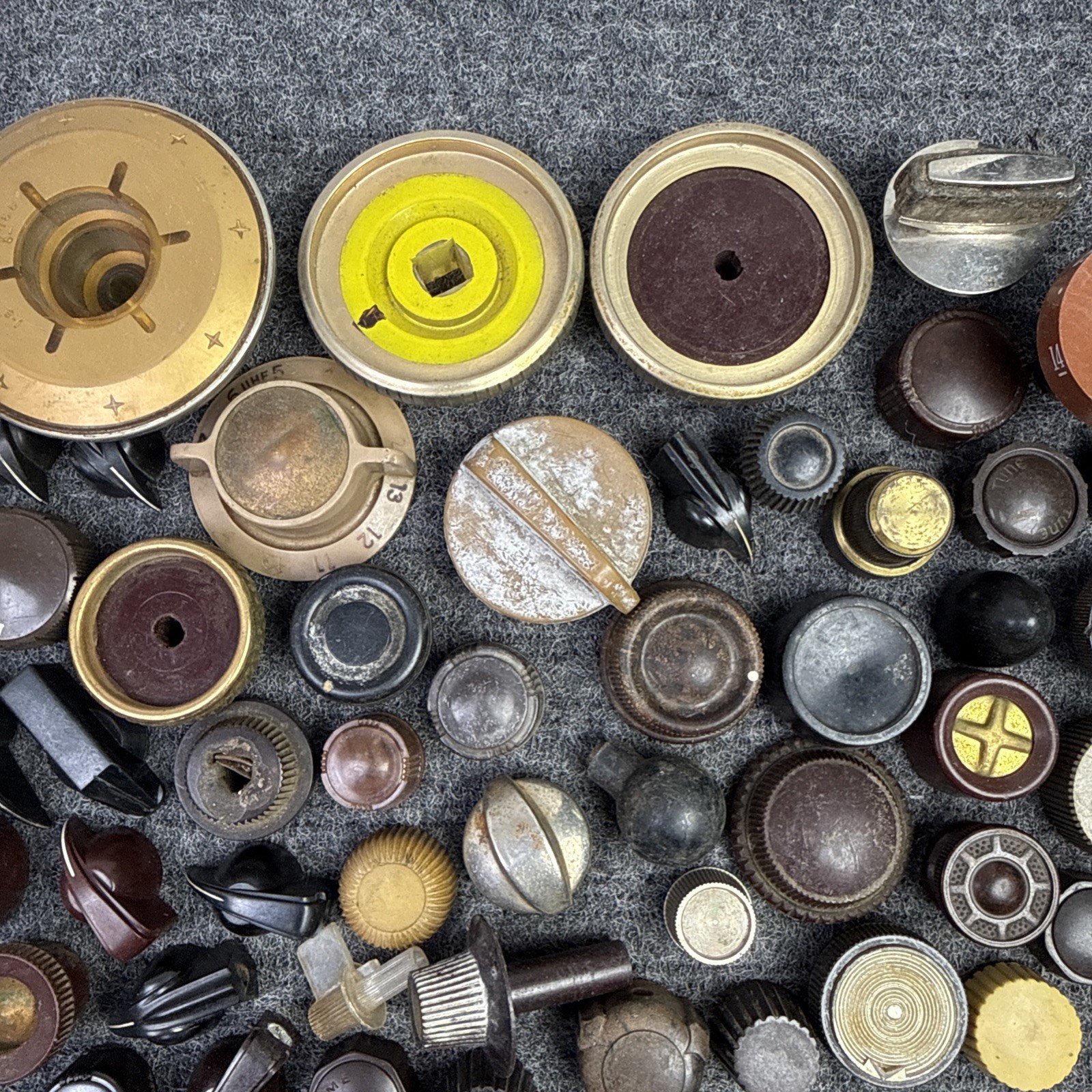 50+ Vintage Radio / TV / Equipment Knobs Used Midcentury Plastic Bakelite LOT