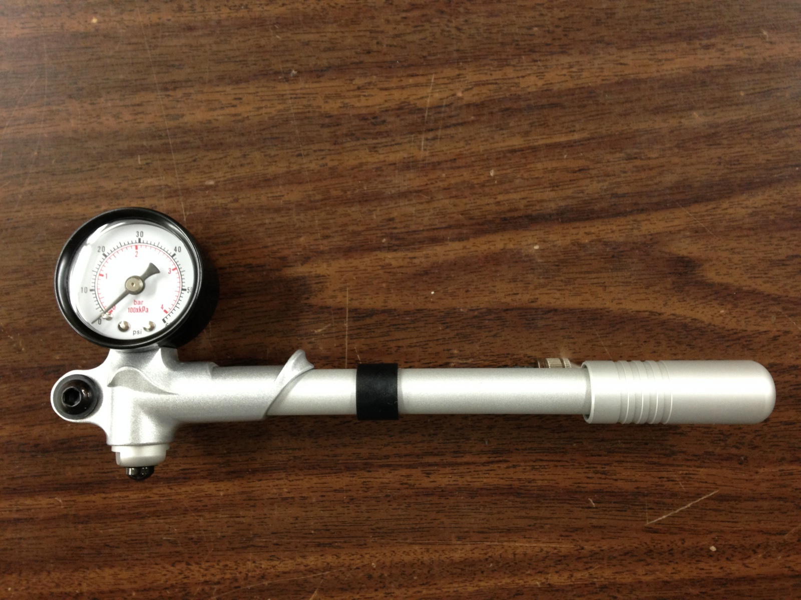 60 PSI REAR AIR SHOCK PUMP W/ METAL HANDLE FOR HARLEY DAVIDSON TOURING MODELS