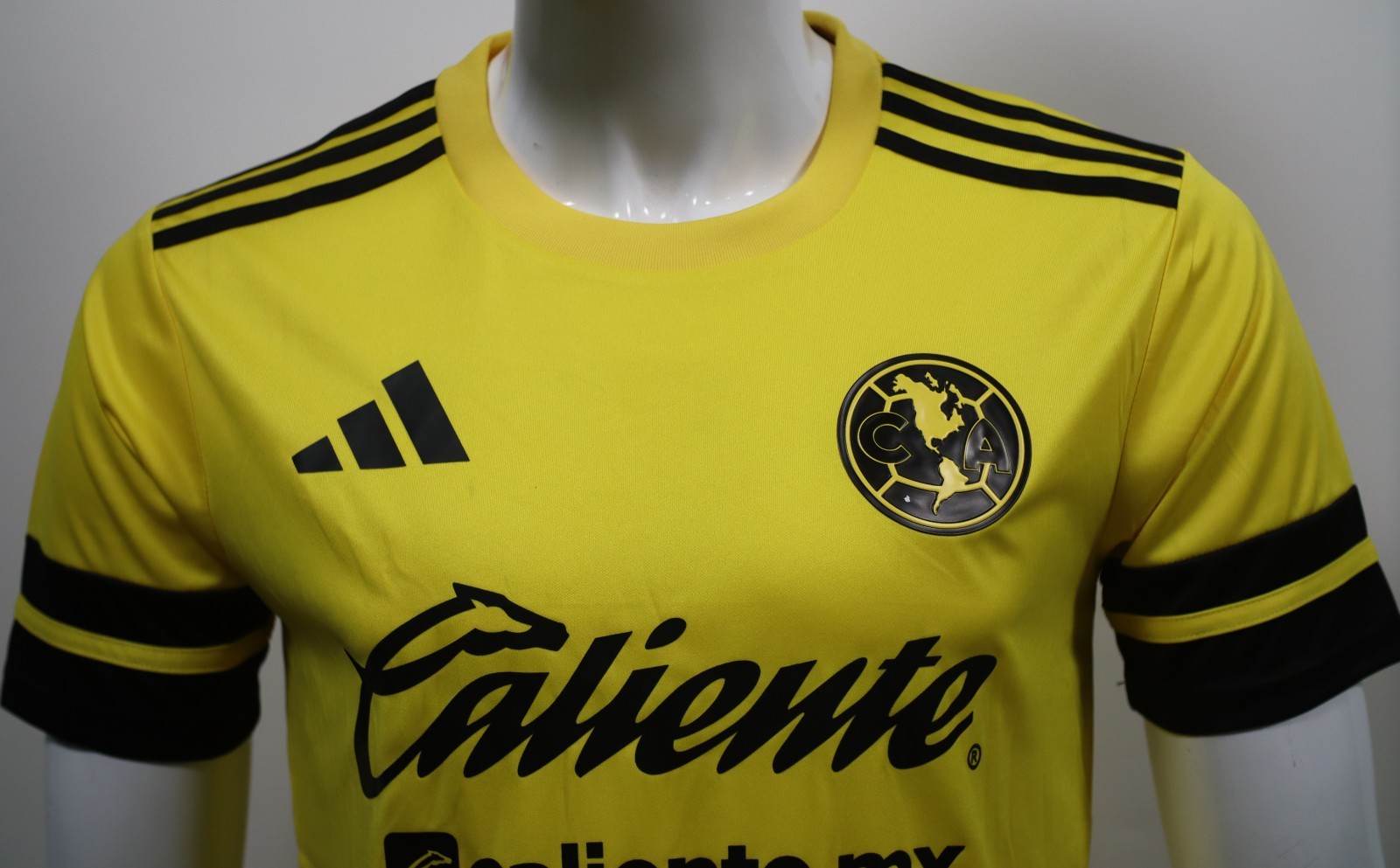 CLUB AMERICA ENTRENAMIENT 25/26 (TALLA REDUCIDA LEER LA DISCRIPCION)