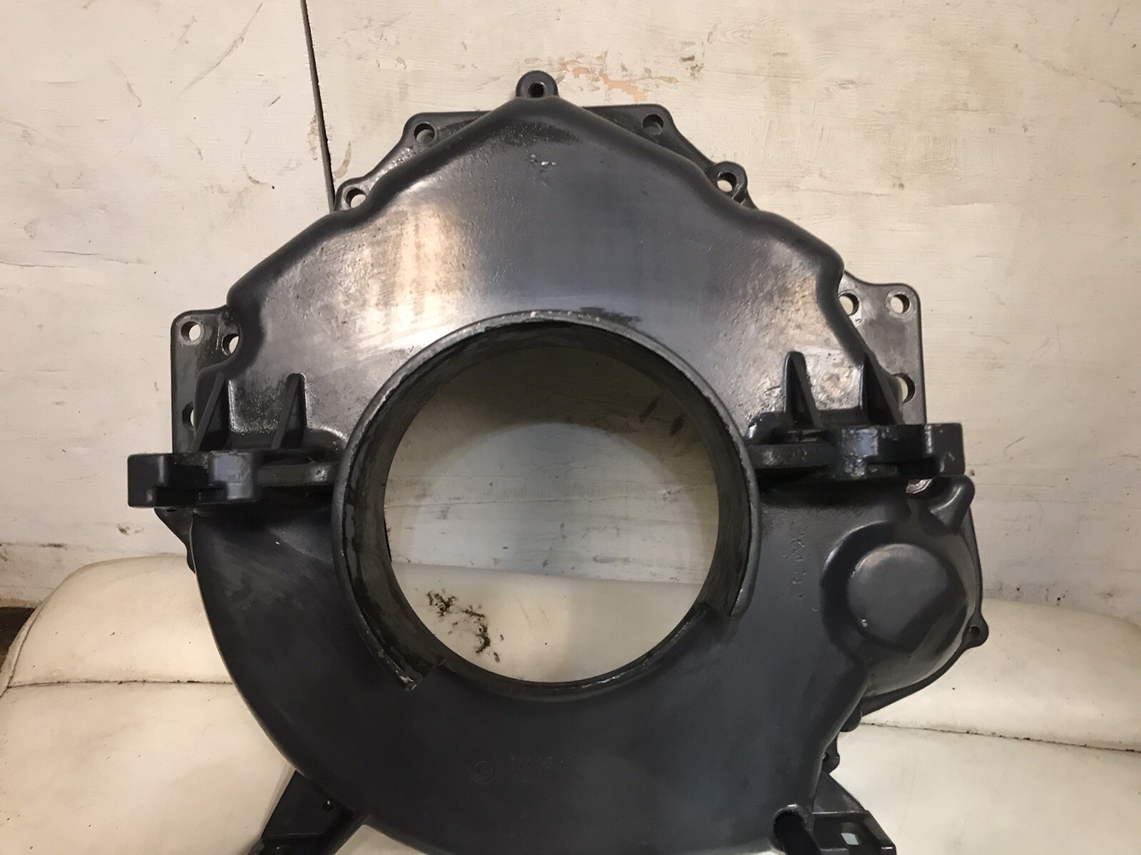 OMC Cobra Flywheel Housing 2.3L 913283 cover bell housing 2.3 ford