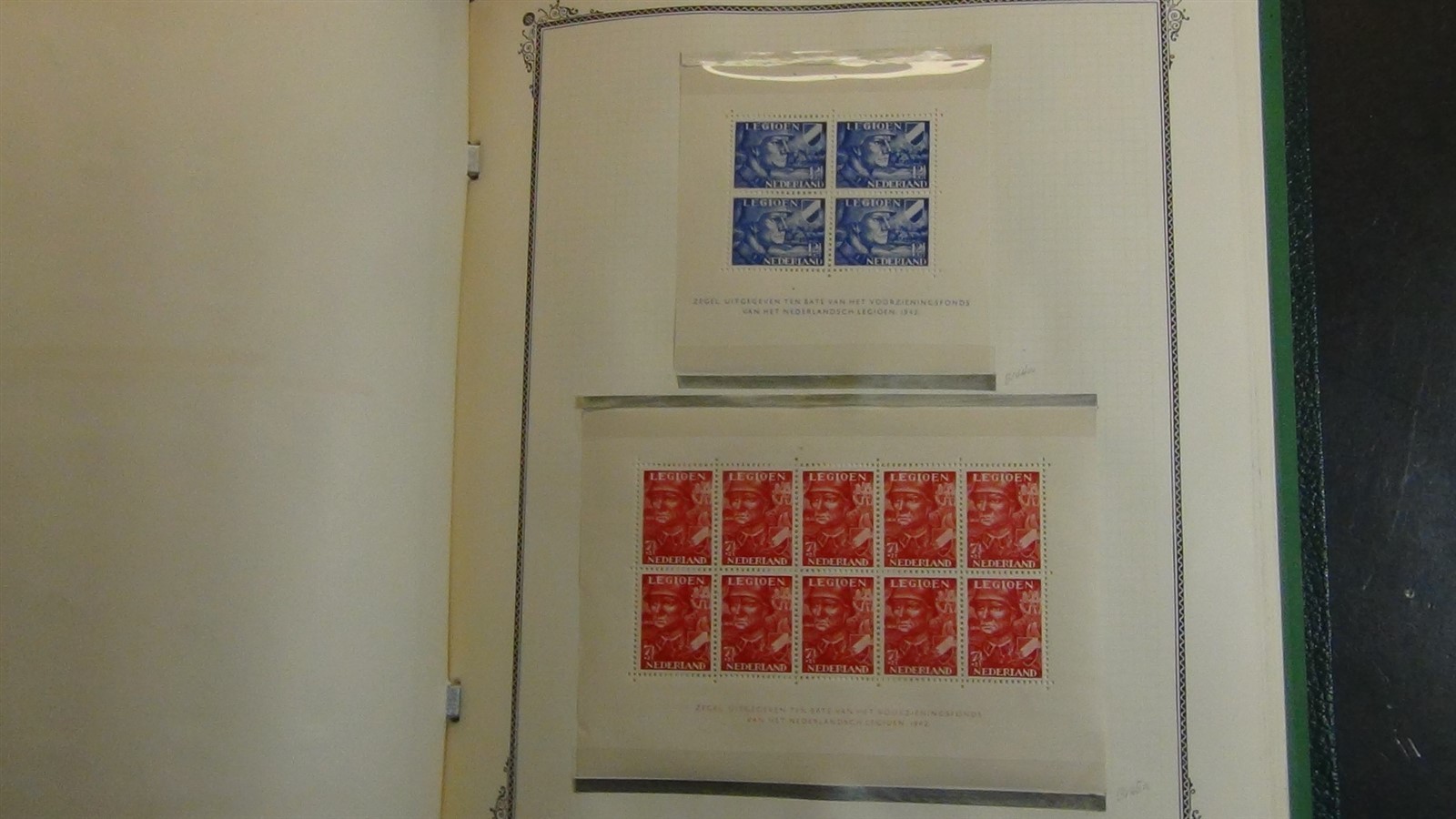 Stampsweis Netherlands collection on Scott Specialty album pages est 1000 to '72