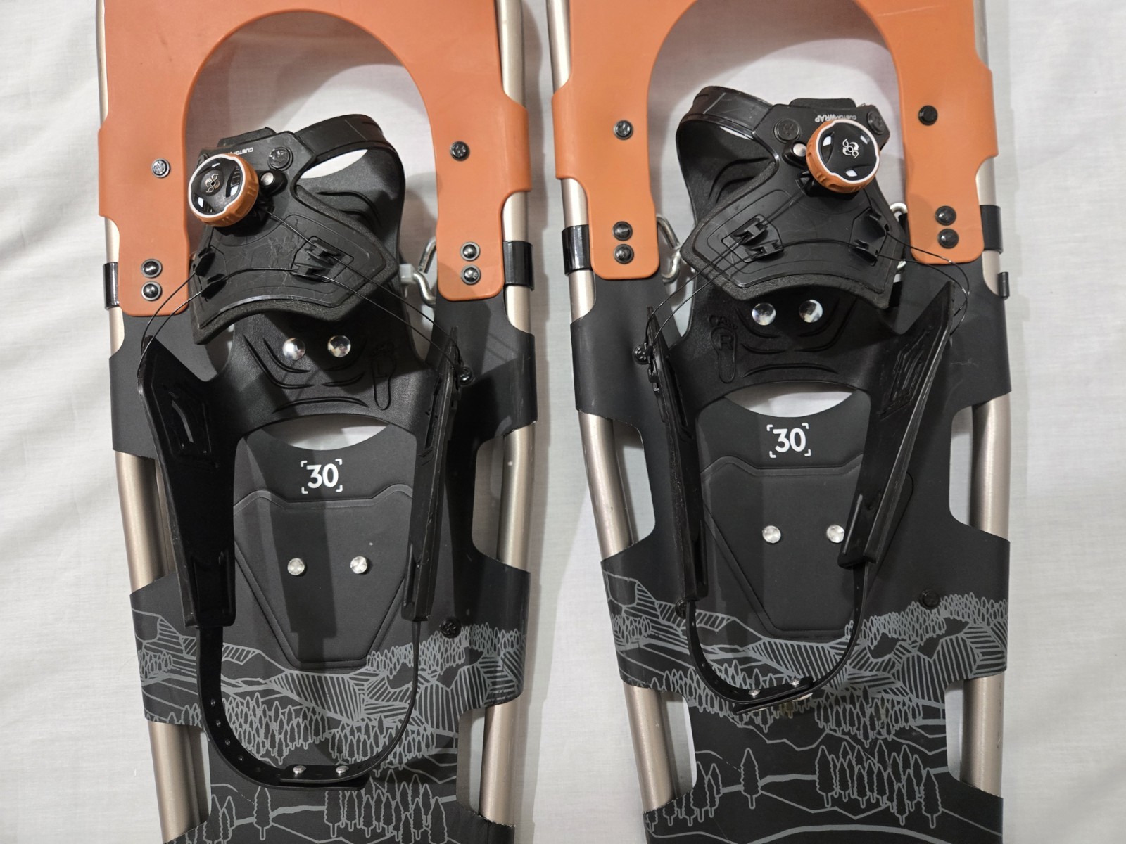 Tubbs Wayfinder Size 30 Snowshoes Black And Orange Excellent Condition