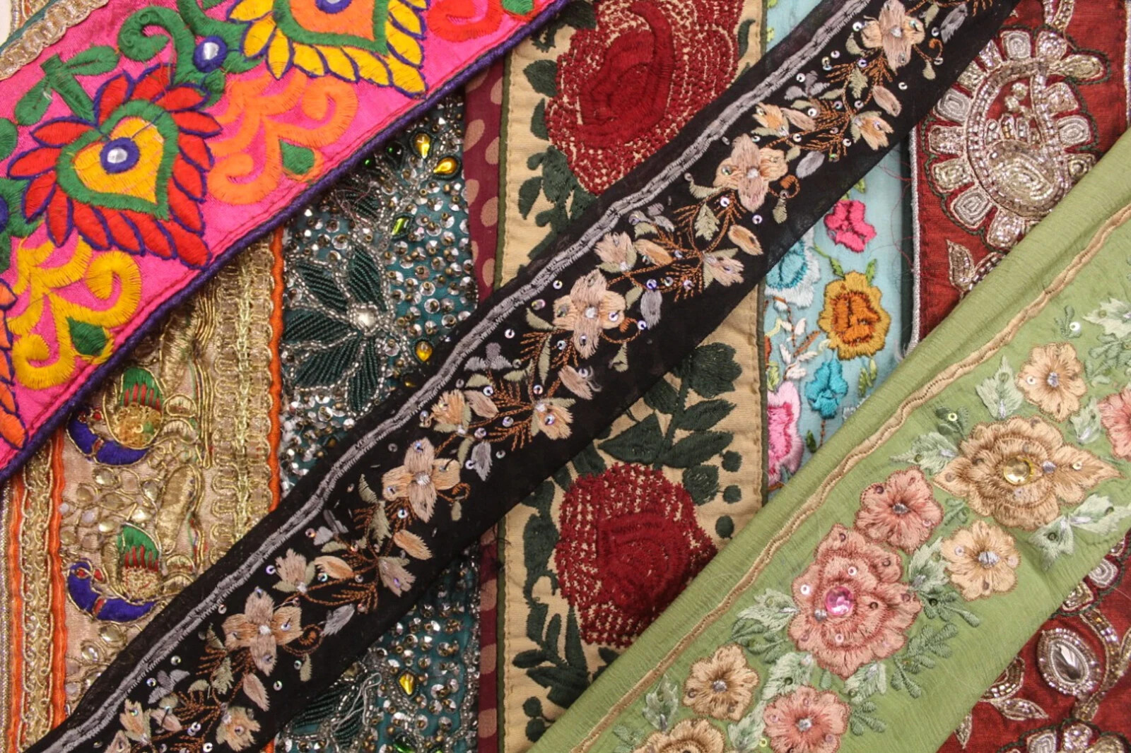 Wholesale Lot Sari Scraps Embellishments Swatch Saree Assorted Fabric SL1