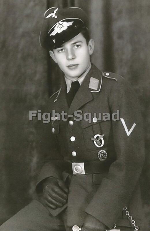 WW2 Picture Photo German Young Soldier 3348