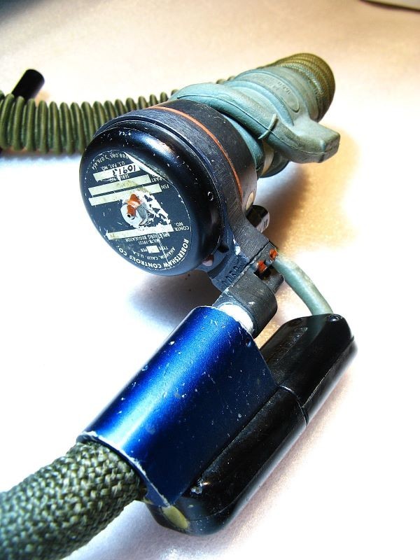 RARE 60's SIERRA MS-22001 "REDAR" OXYGEN MASK w/ REGULATOR / US NAVY / LARGE