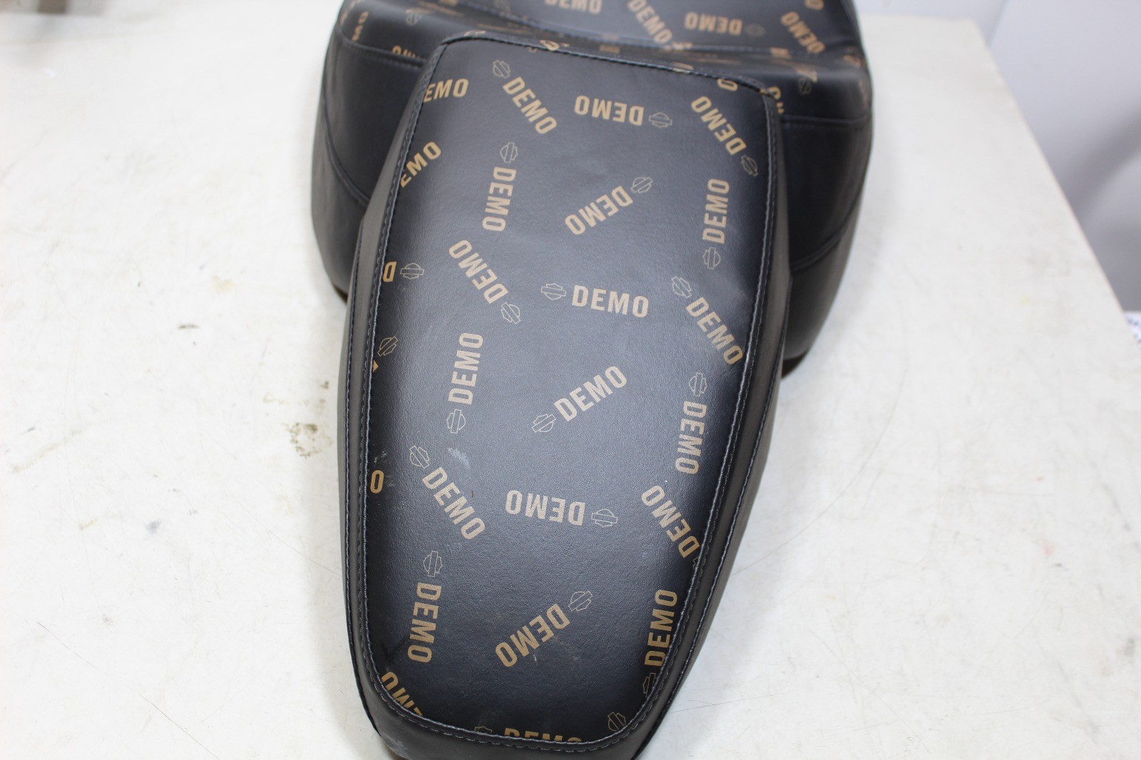 18-26 Harley Softail Two Up Low Rider Reach Seat OEM DEMO