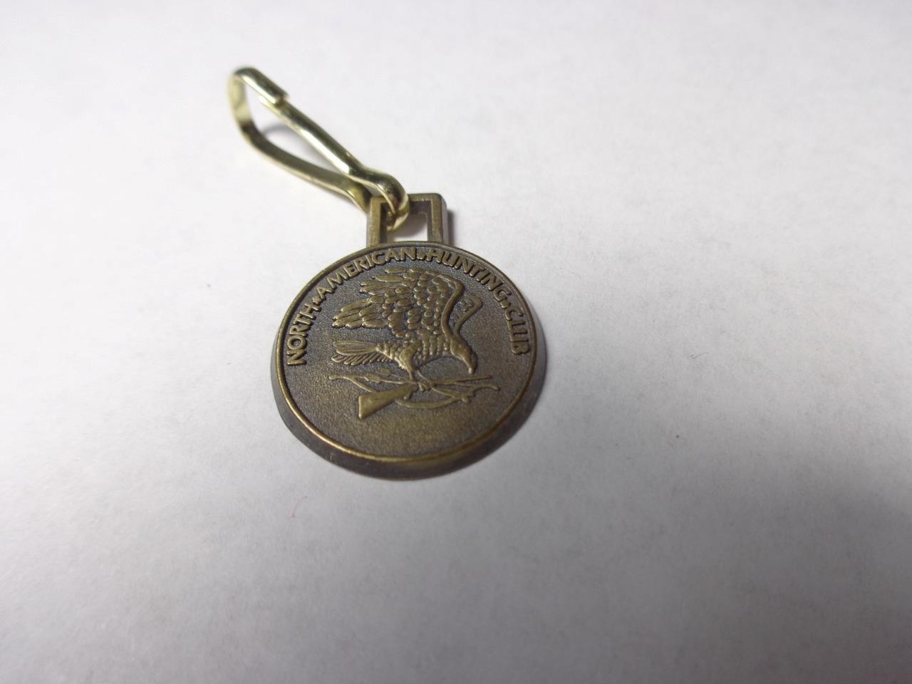 NORTH AMERICAN HUNTING CLUB FOB W CLIP EAGLE HOLDING RIFLE