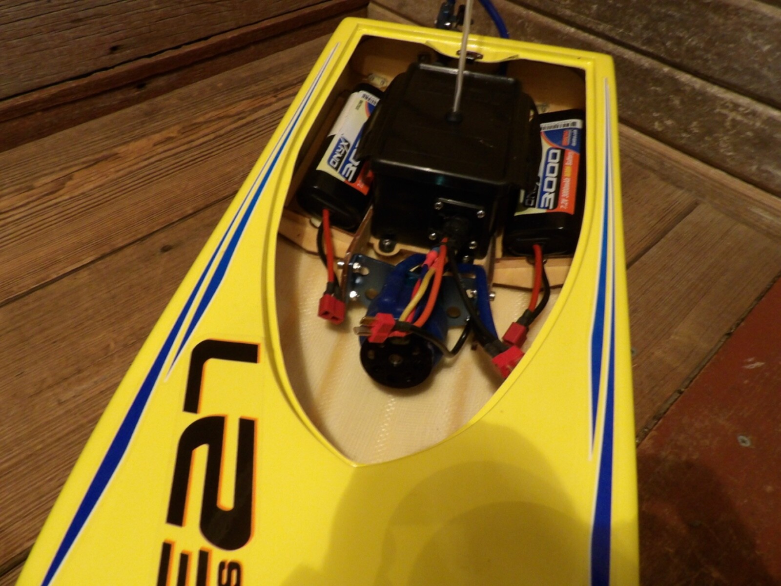 AQUACRAFT SUPERVEE 27 INSANE ELECTRIC BRUSHLESS SPEED BOAT IN BOX W/Charger