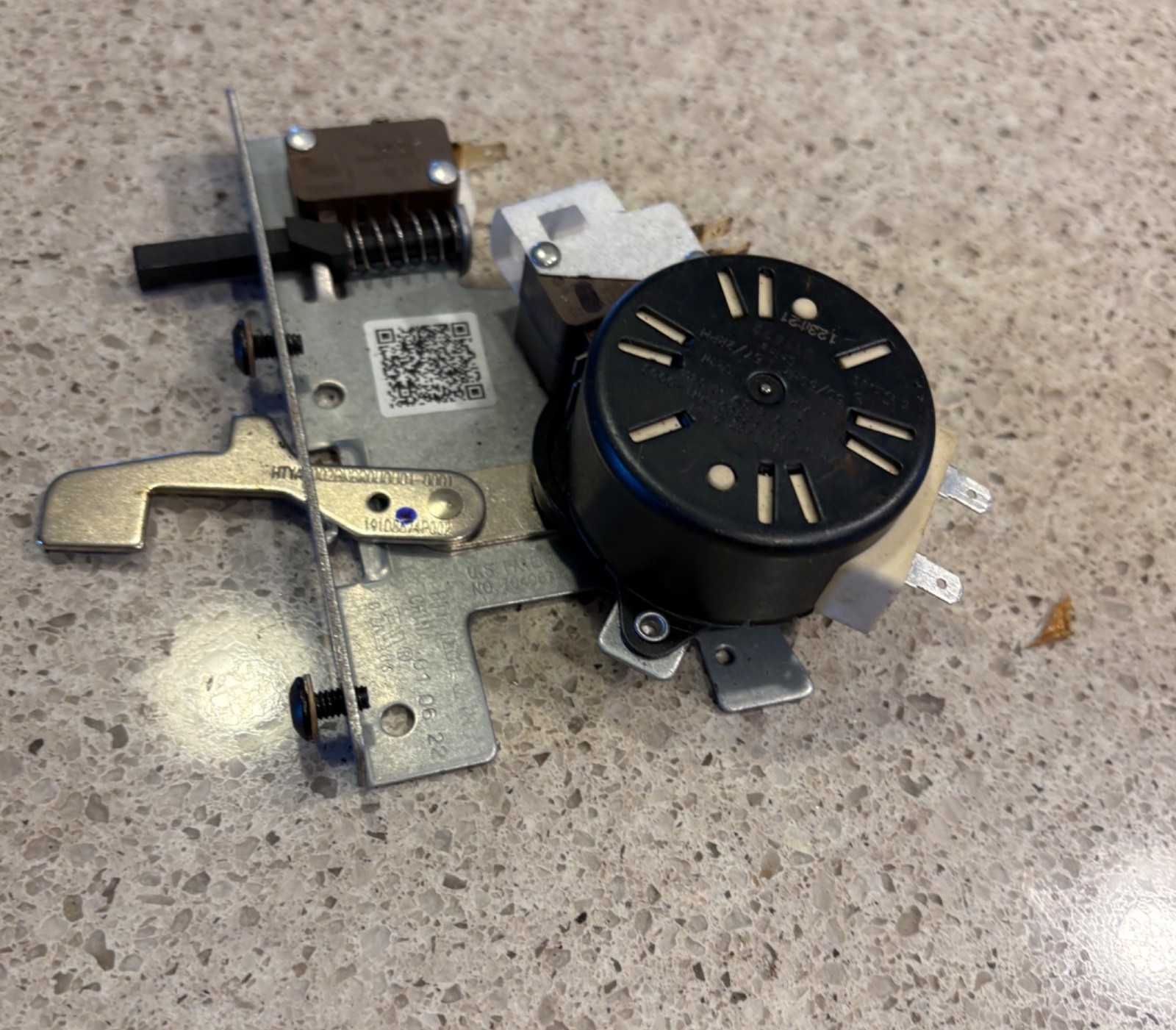 ** GE Profile PHS930YPFS Induction range oven door latch* WB10X29077