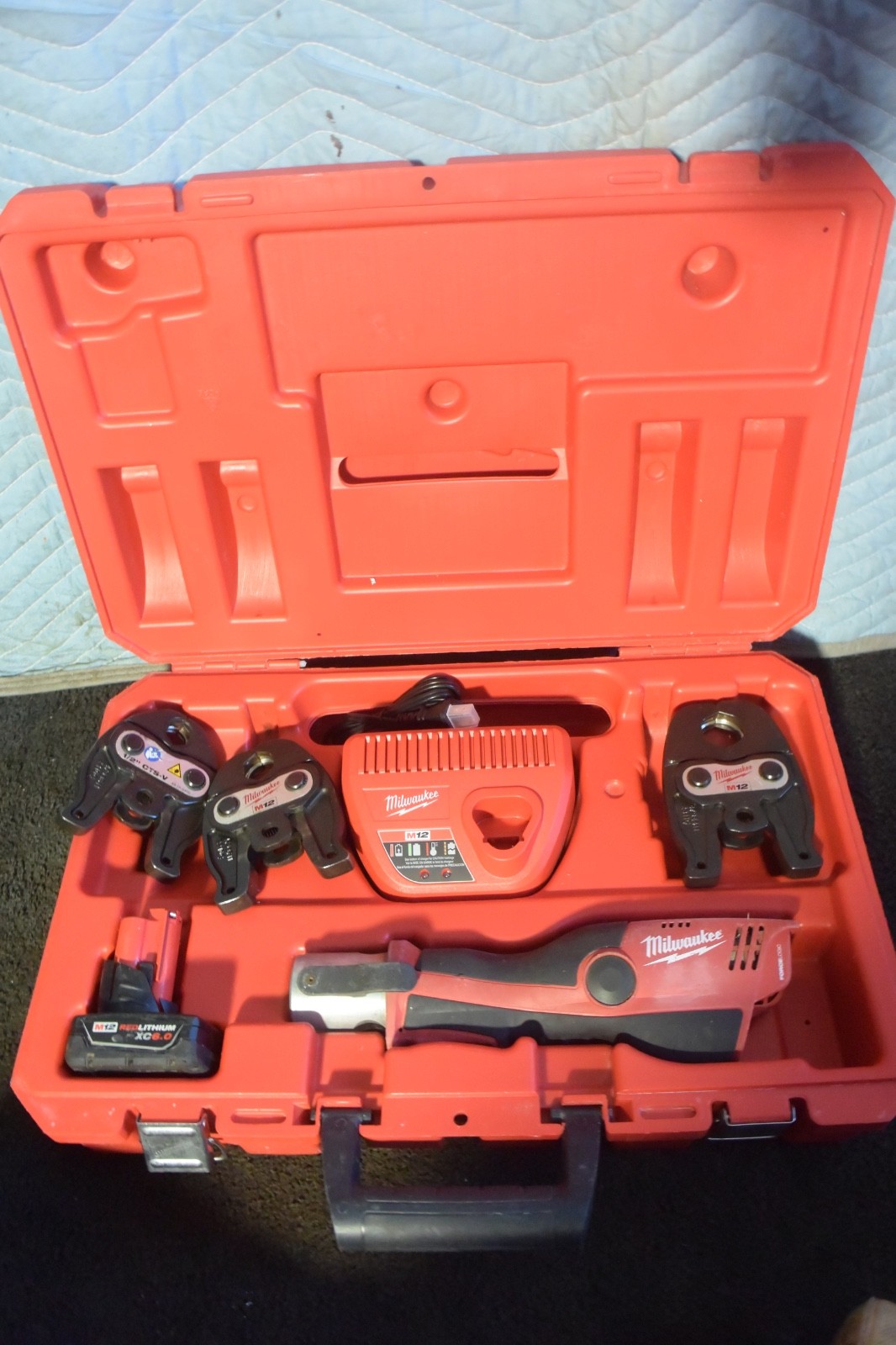 Milwaukee Press Model 2473-22 Copper Pipe Press Tool with 4 Jaws #3