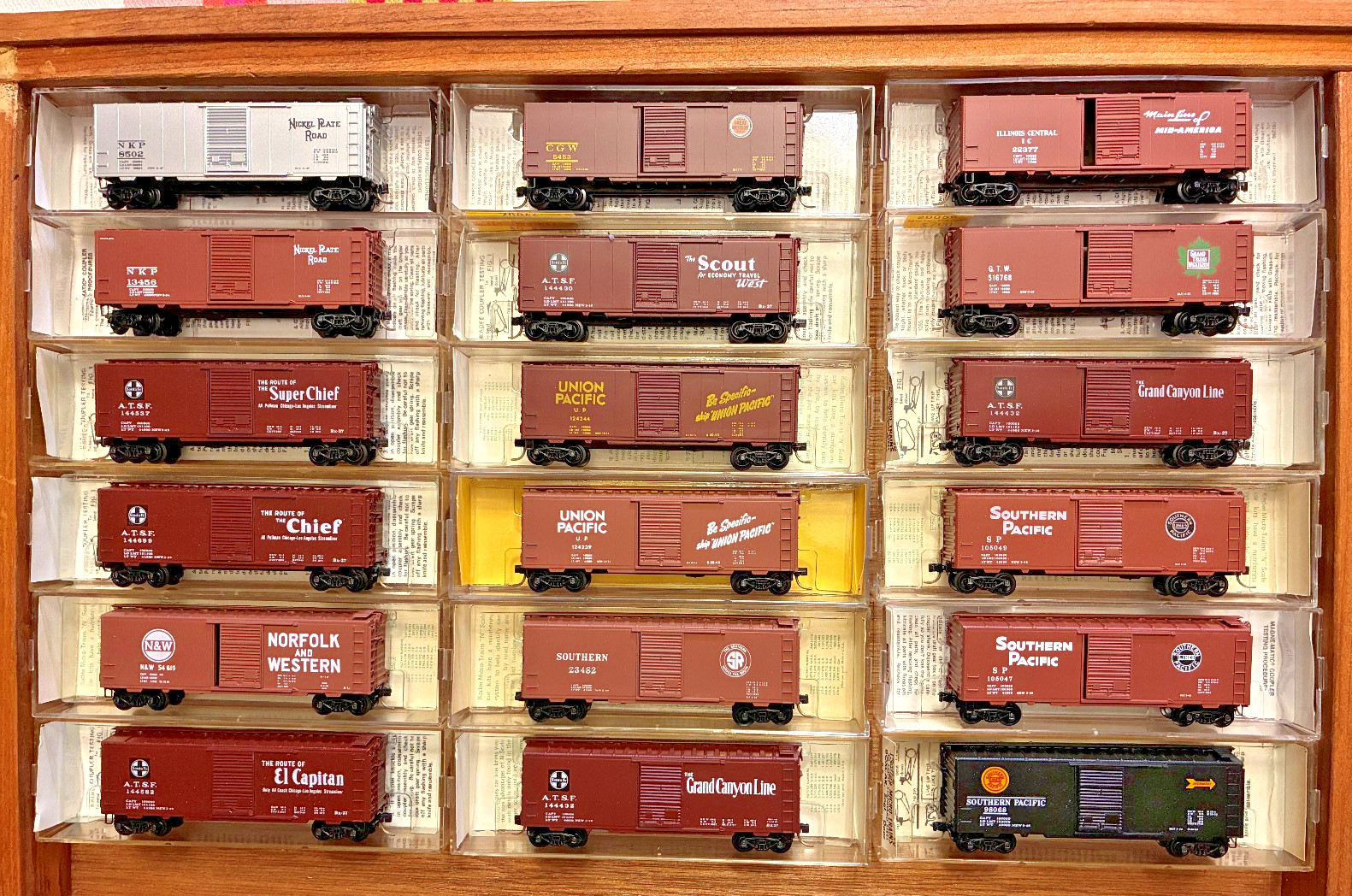 MICRO-TRAINS /MTL N-SCALE BOXCARS - VINTAGE SEE PICS/ LISTING FOR DETAILS