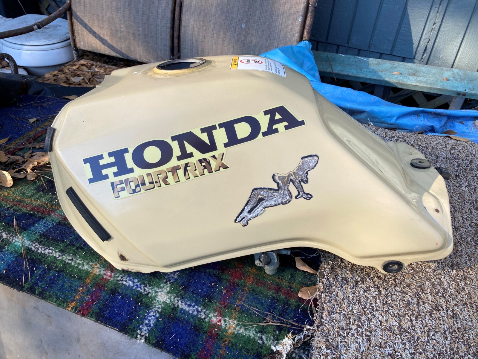USED OEM 93-00 HONDA TRX300 TRX300FW 2x4 FOURTRAX YELLOW FUEL TANK with petcock